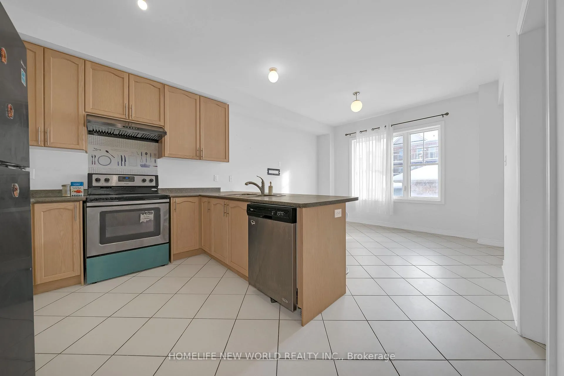 Photo 4 of 121 Christian Ritter Drive, Markham, Berczy — HOMEH