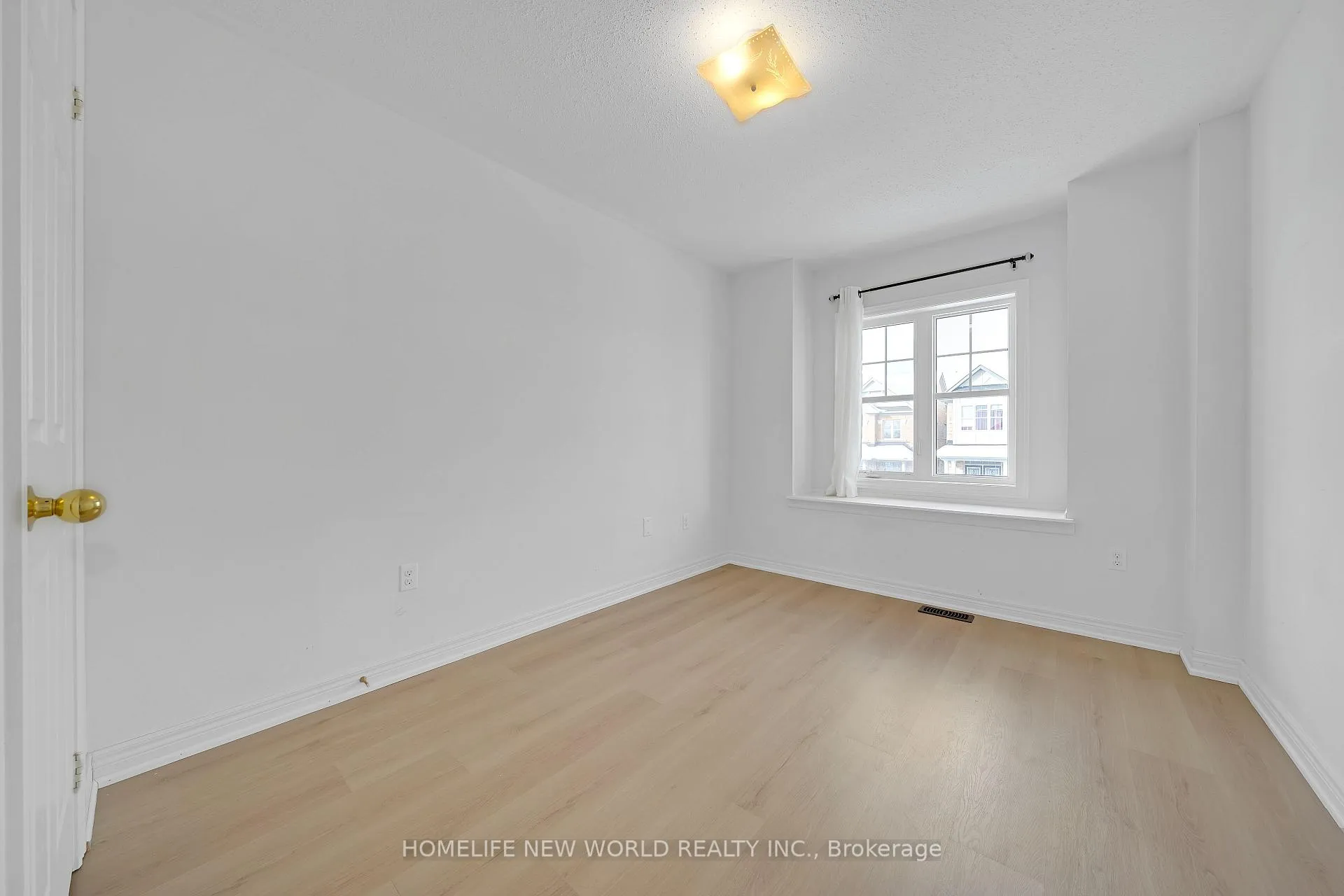 Photo 9 of 121 Christian Ritter Drive, Markham, Berczy — HOMEH