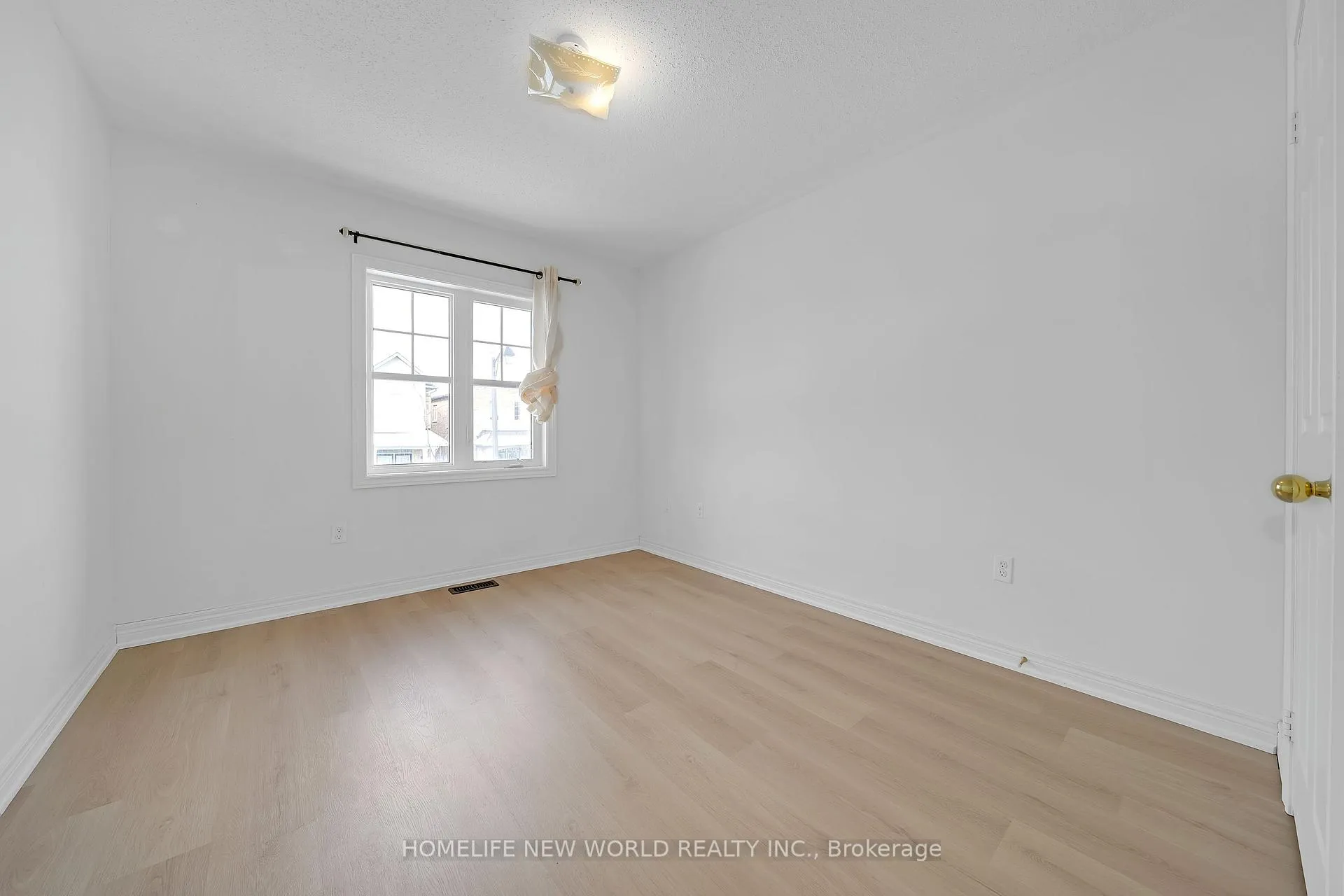 Photo 11 of 121 Christian Ritter Drive, Markham, Berczy — HOMEH