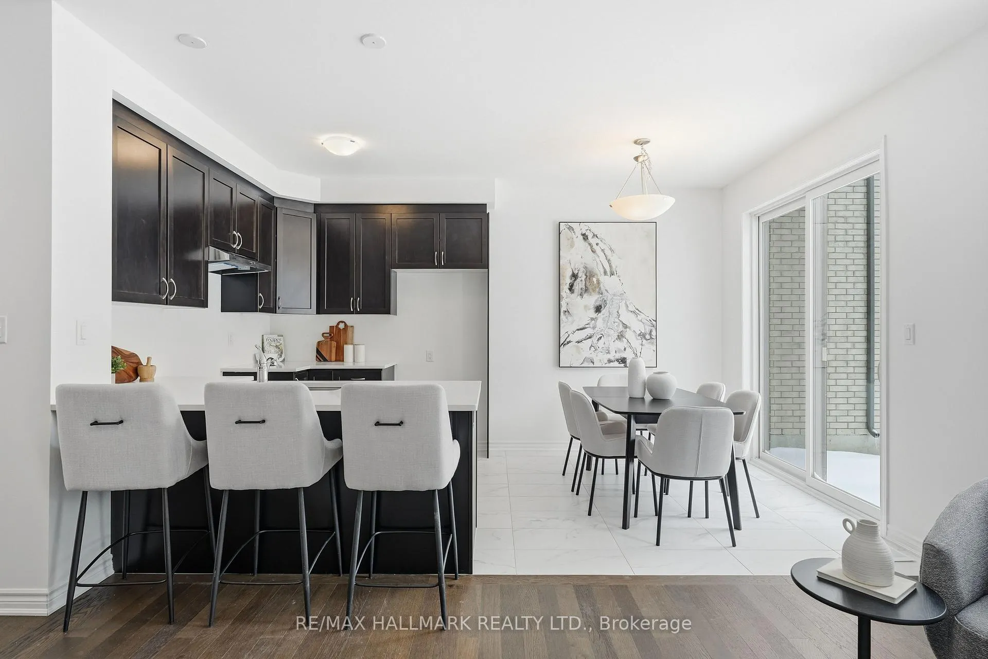 Photo 10 of 26 Foxley Heights, Barrie, Rural Barrie Southwest — HOMEH
