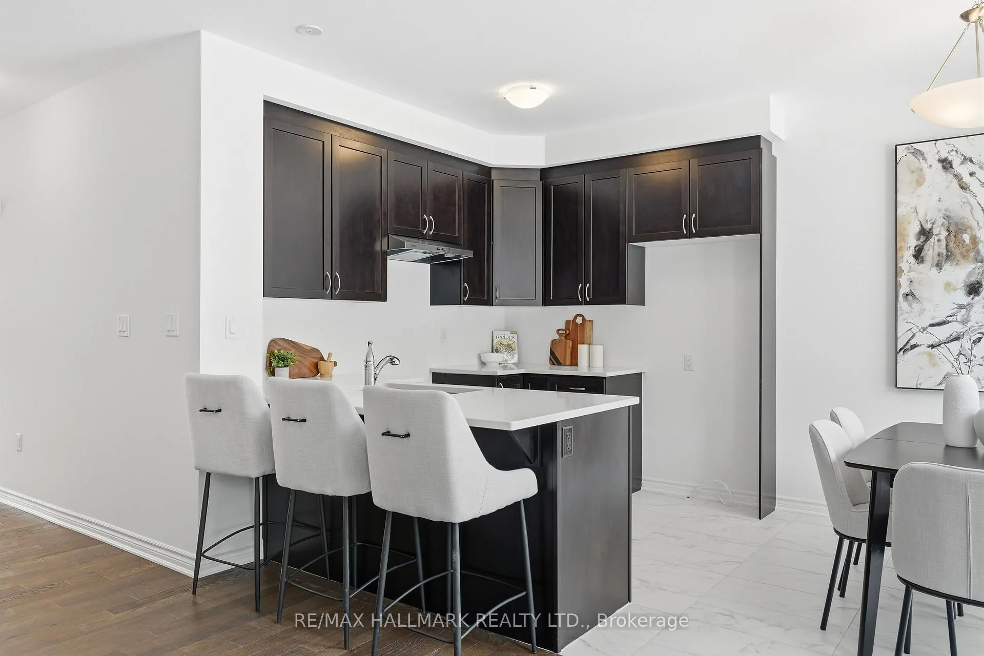 Photo 11 of 26 Foxley Heights, Barrie, Rural Barrie Southwest — HOMEH