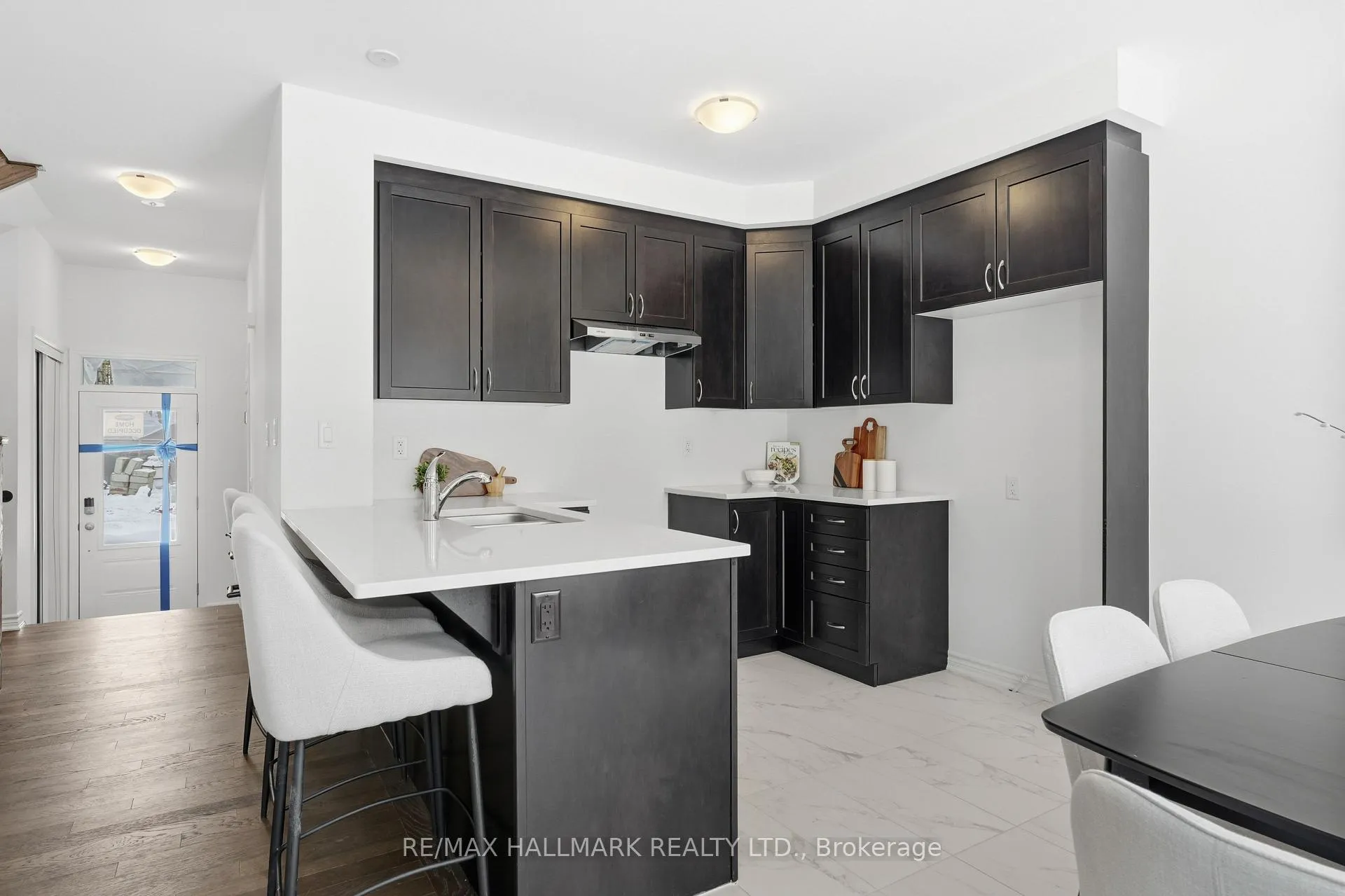 Photo 12 of 26 Foxley Heights, Barrie, Rural Barrie Southwest — HOMEH