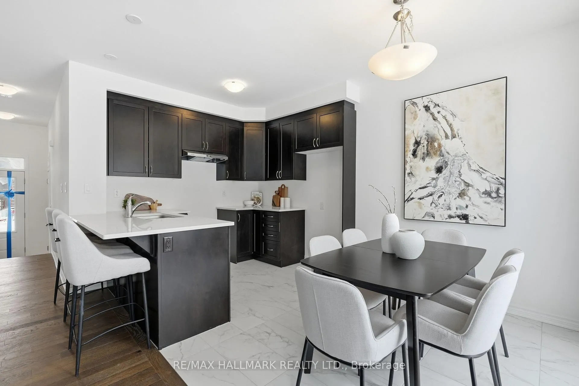 Photo 13 of 26 Foxley Heights, Barrie, Rural Barrie Southwest — HOMEH