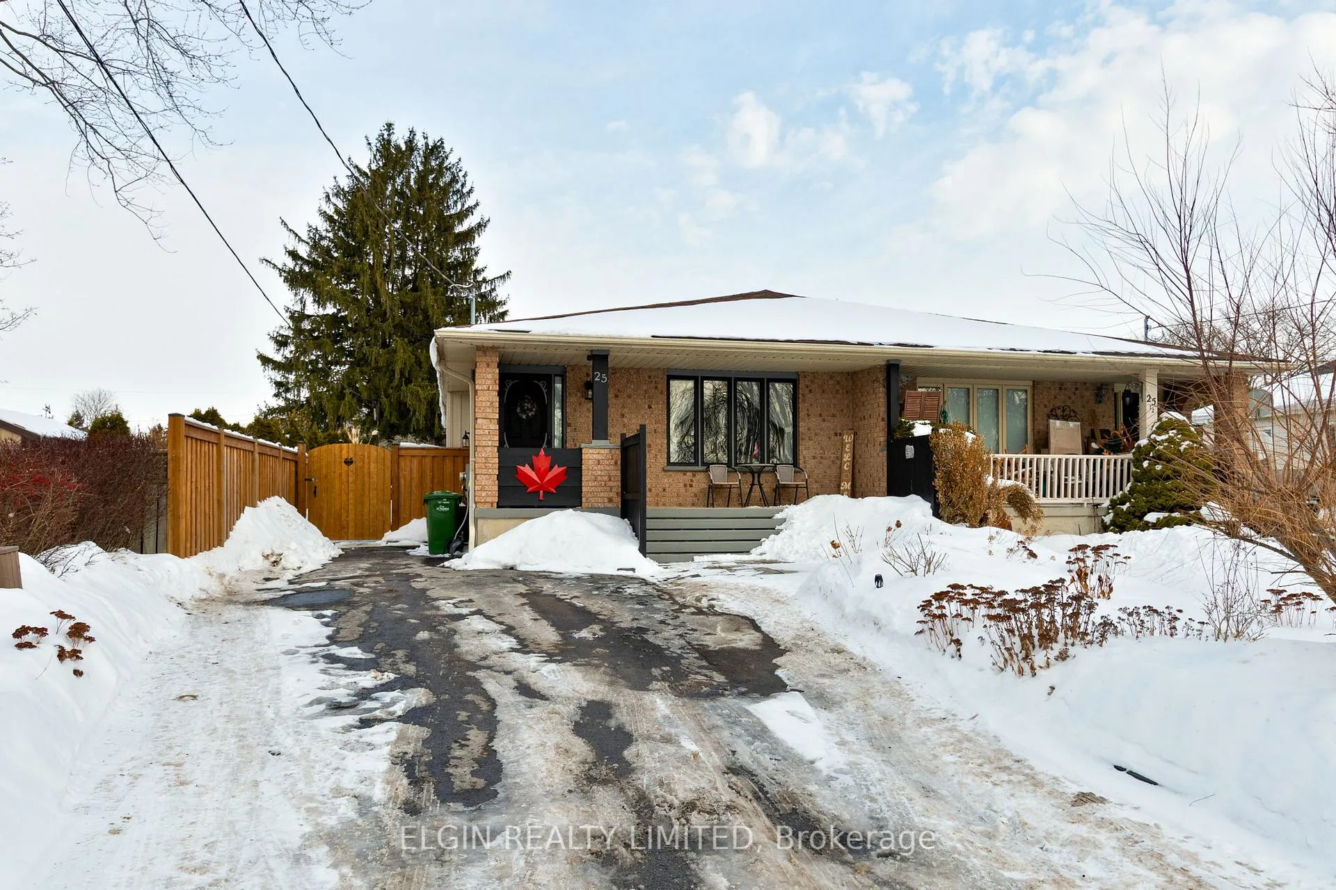 Photo 2 of 25 Brock Street, St. Thomas — HOMEH