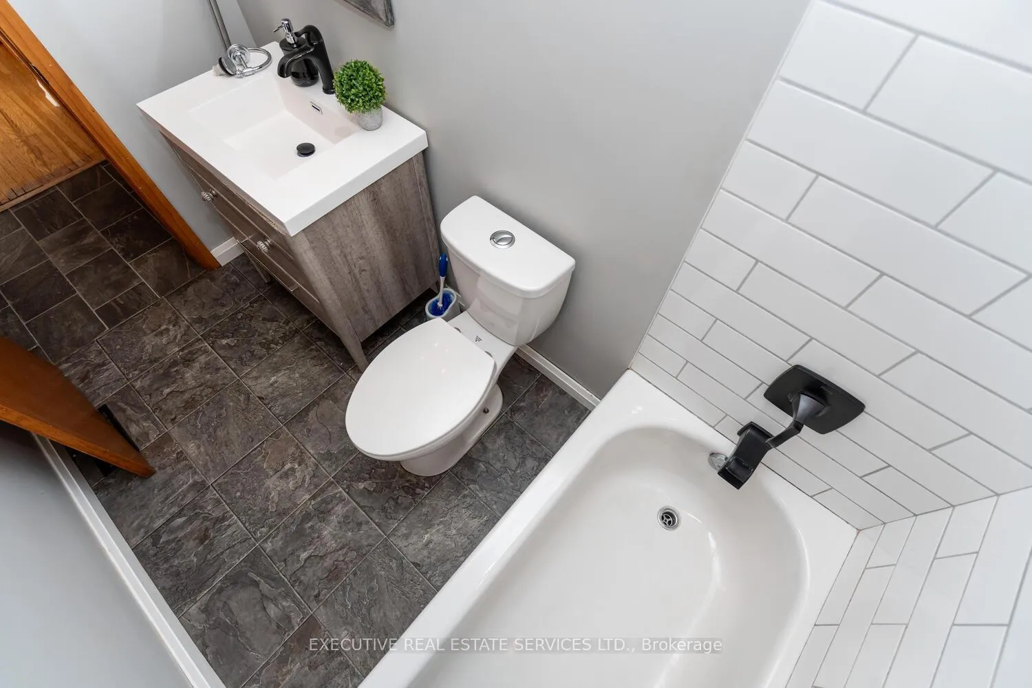 Photo 25 of 1163 Algonquin Boulevard, Peterborough, Northcrest Ward 5 — HOMEH