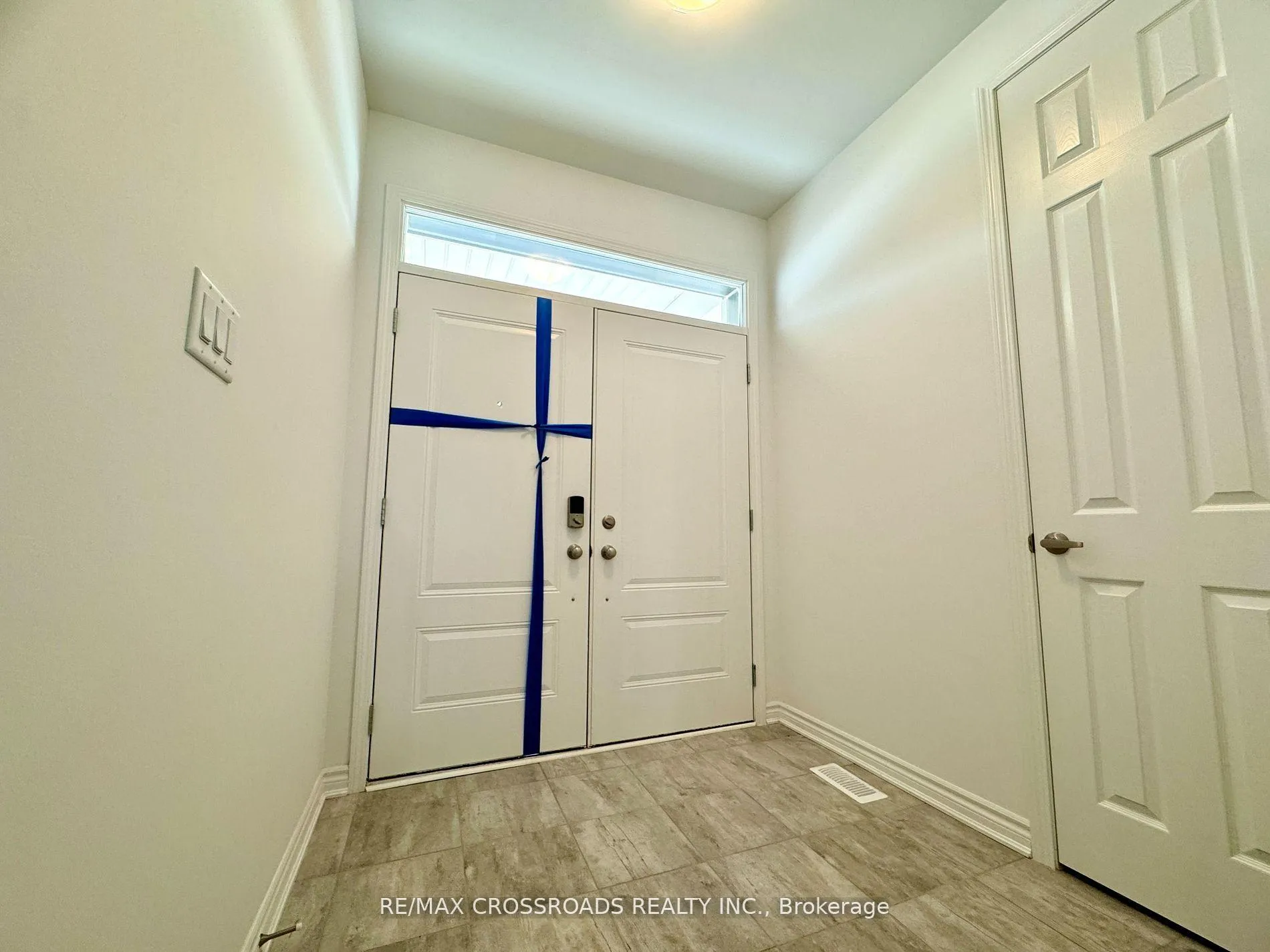 Photo 4 of Unit Main, 3083 Blazing Star Avenue, Pickering, Rural Pickering — HOMEH