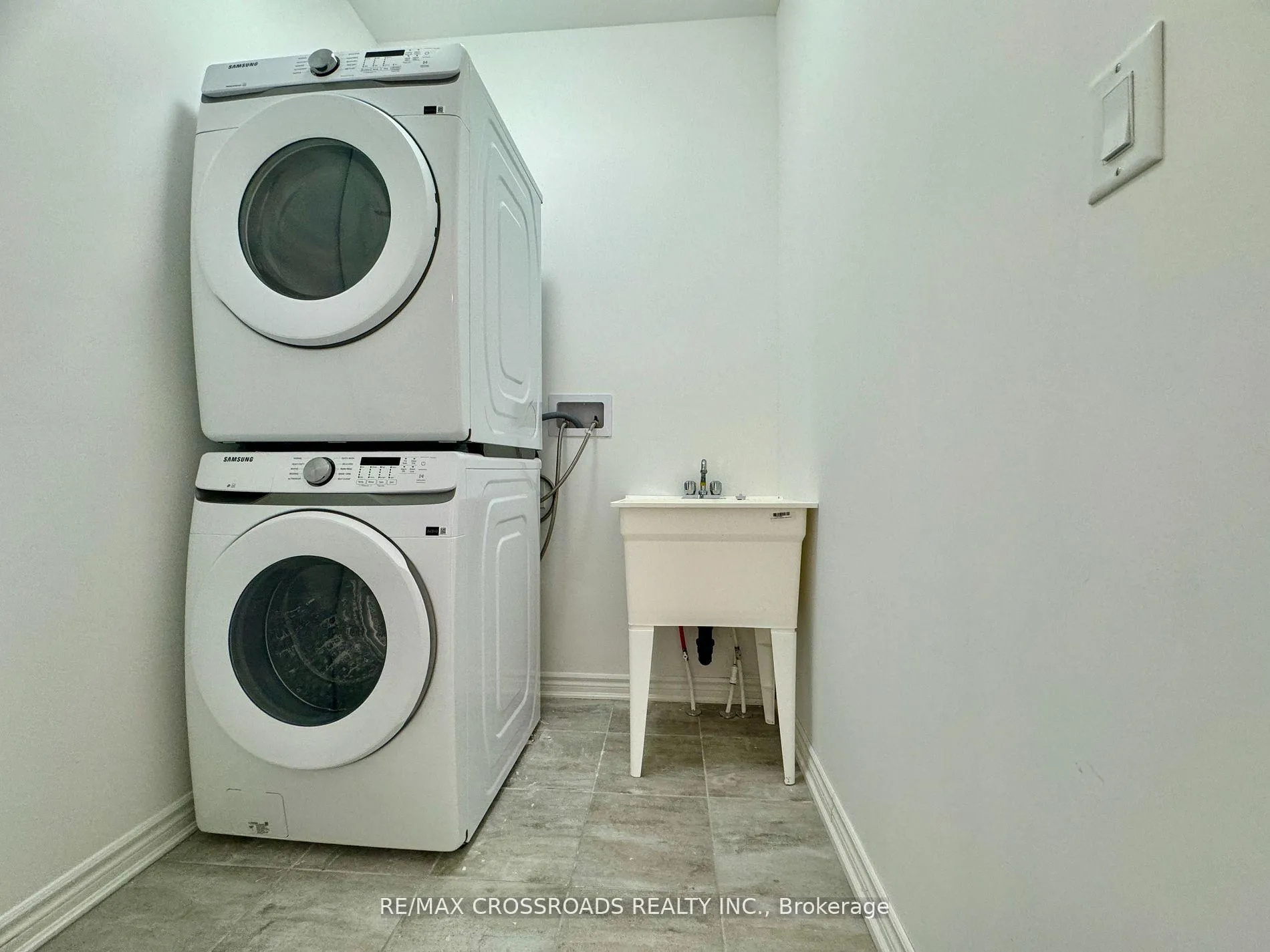 Photo 25 of Unit Main, 3083 Blazing Star Avenue, Pickering, Rural Pickering — HOMEH