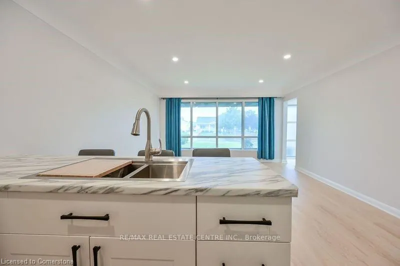 Photo 3 of Unit Upper, 738 Mohawk Road E, Hamilton, Hampton Heights — HOMEH