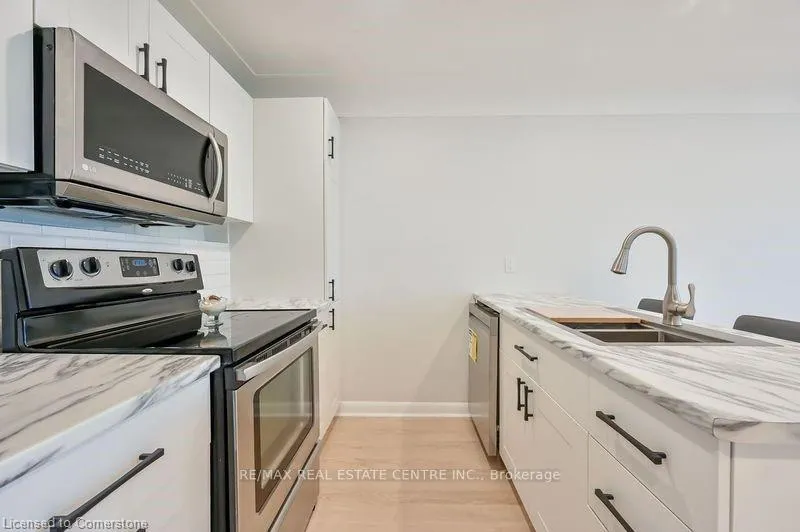 Photo 4 of Unit Upper, 738 Mohawk Road E, Hamilton, Hampton Heights — HOMEH