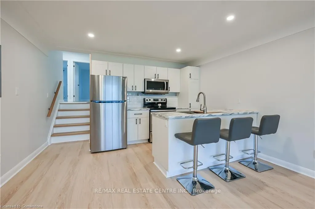 Photo 5 of Unit Upper, 738 Mohawk Road E, Hamilton, Hampton Heights — HOMEH
