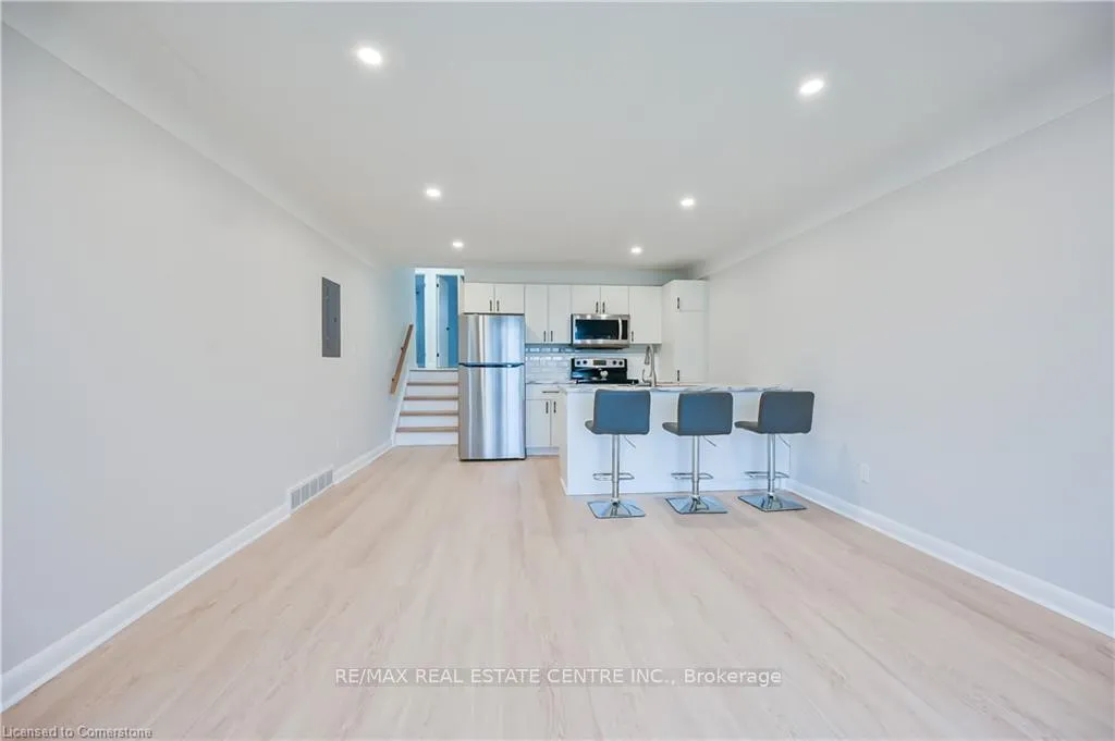 Photo 12 of Unit Upper, 738 Mohawk Road E, Hamilton, Hampton Heights — HOMEH