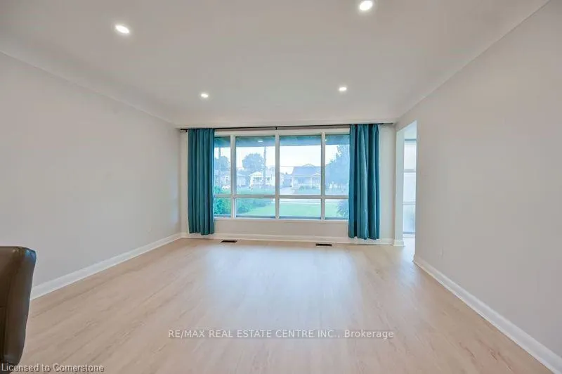 Photo 13 of Unit Upper, 738 Mohawk Road E, Hamilton, Hampton Heights — HOMEH