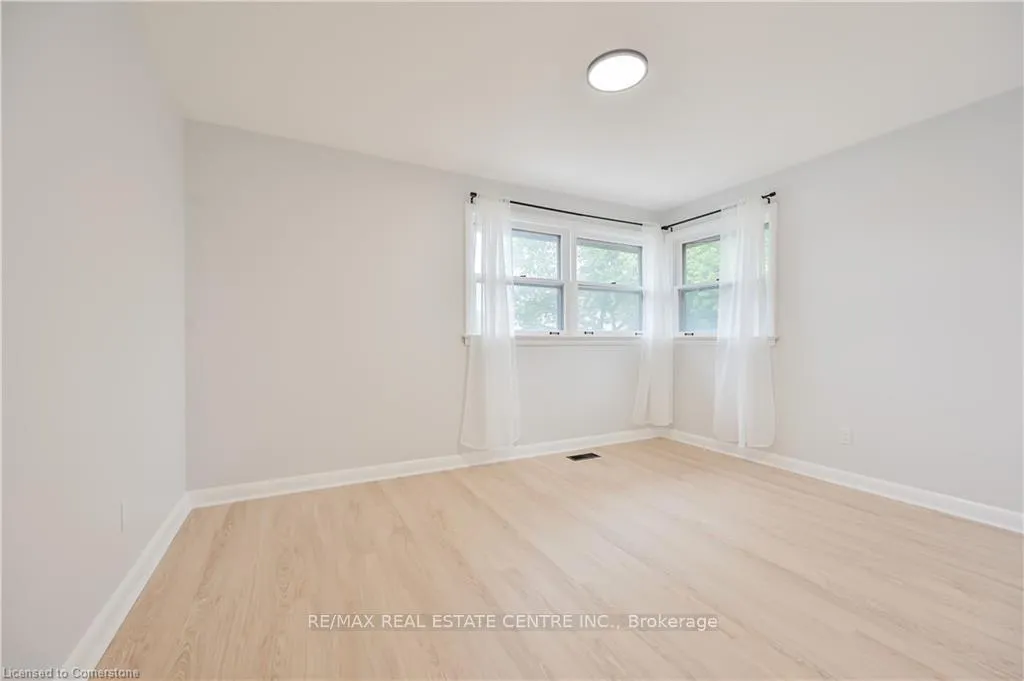 Photo 17 of Unit Upper, 738 Mohawk Road E, Hamilton, Hampton Heights — HOMEH