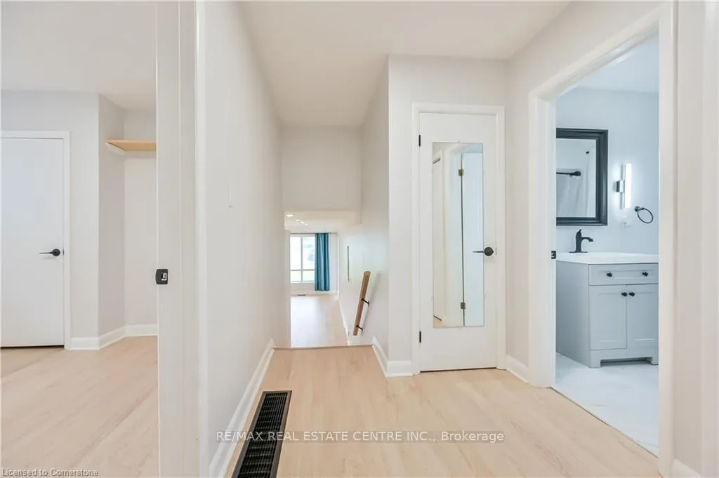 Photo 25 of Unit Upper, 738 Mohawk Road E, Hamilton, Hampton Heights — HOMEH