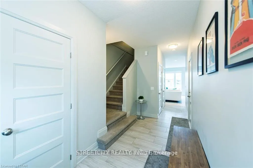 Photo 2 of Unit 100, 3025 Singleton Avenue W, London, South W — HOMEH