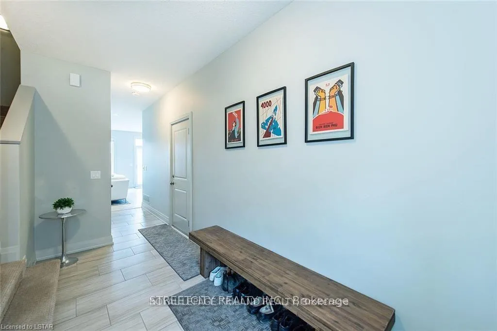 Photo 3 of Unit 100, 3025 Singleton Avenue W, London, South W — HOMEH