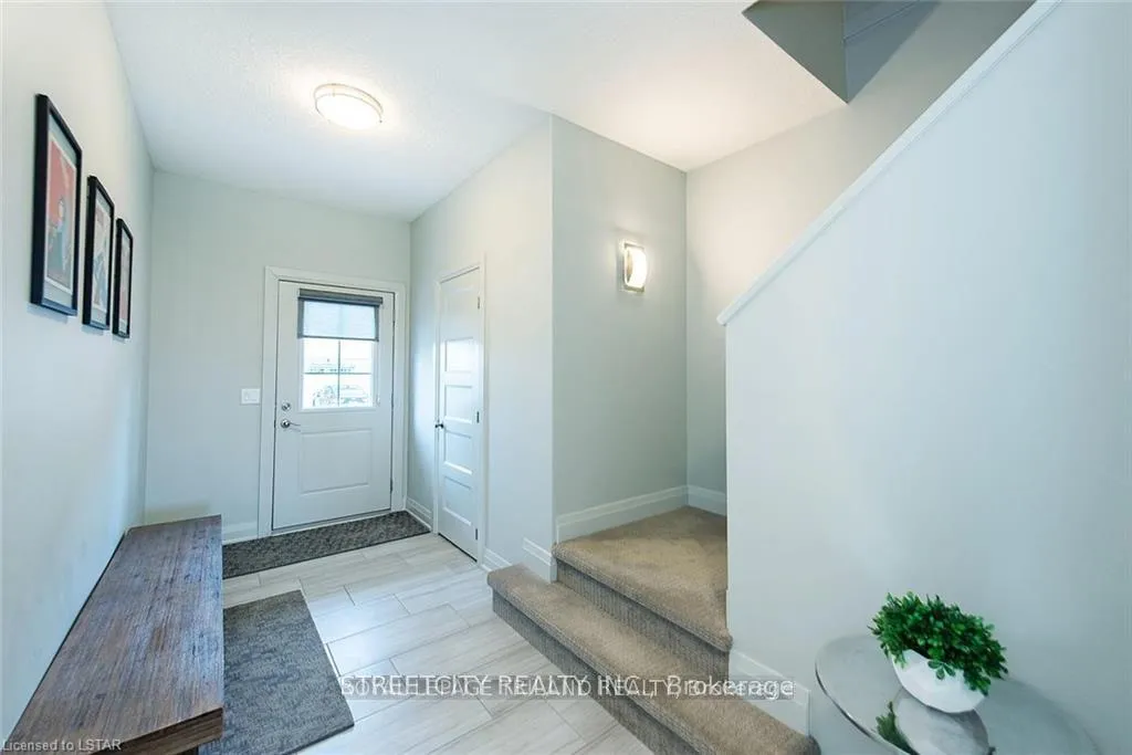 Photo 4 of Unit 100, 3025 Singleton Avenue W, London, South W — HOMEH
