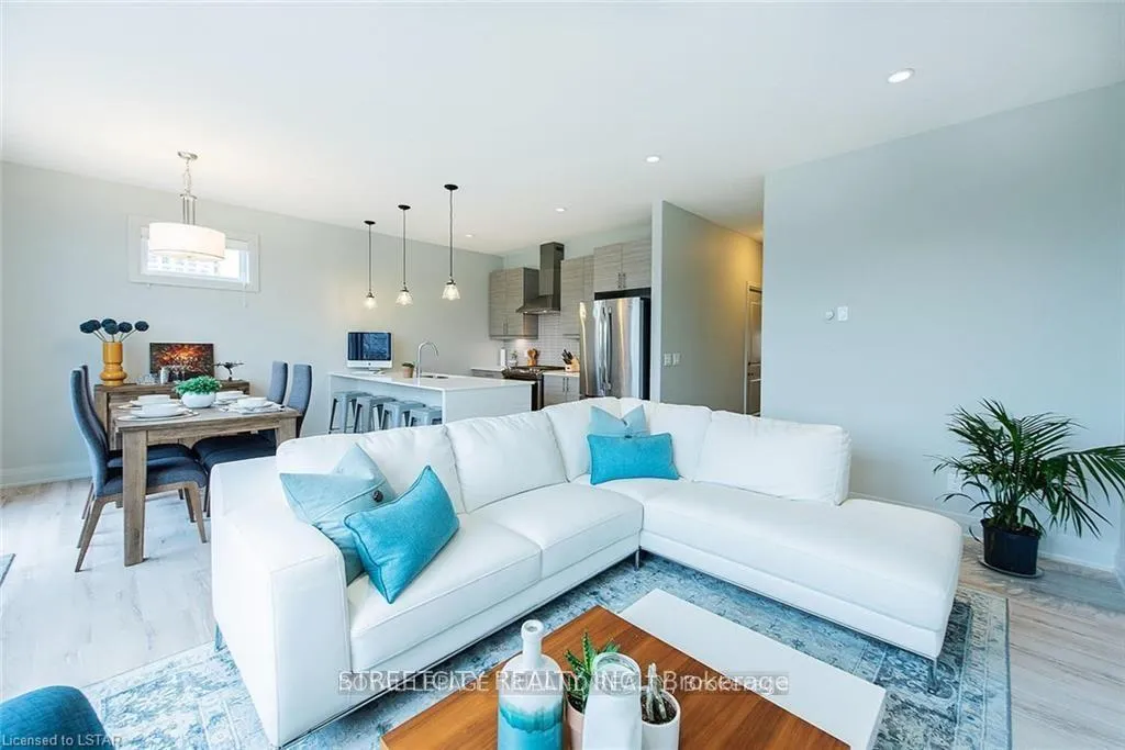 Photo 5 of Unit 100, 3025 Singleton Avenue W, London, South W — HOMEH
