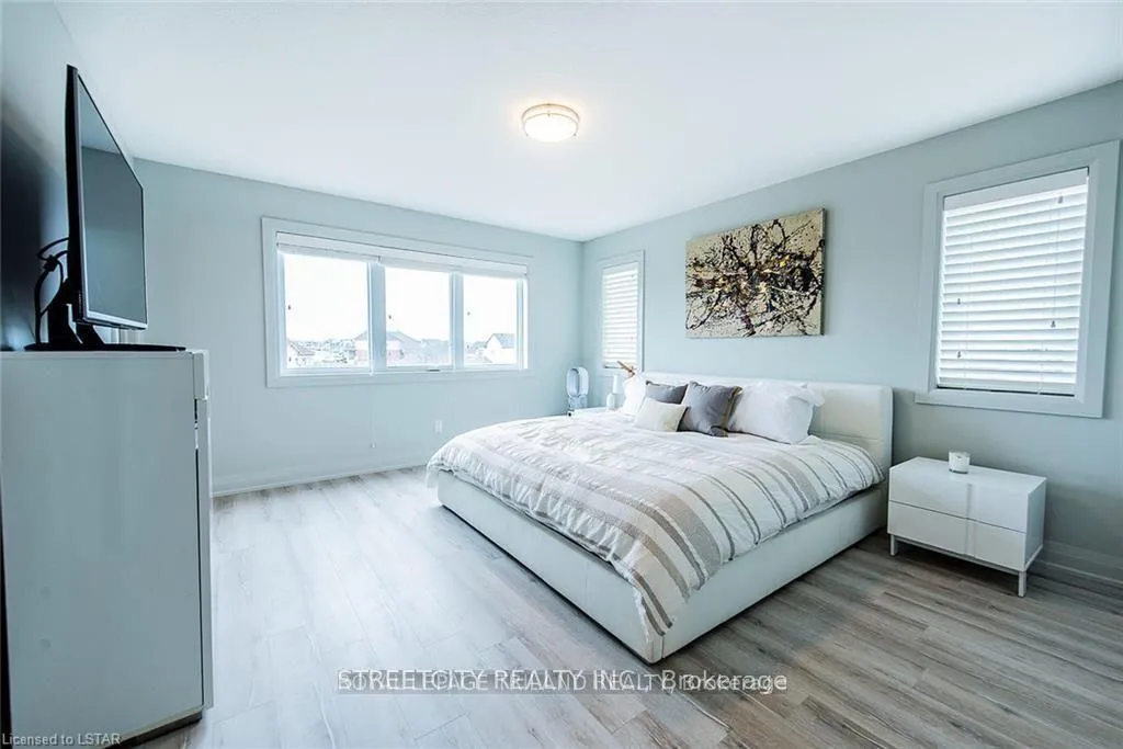 Photo 12 of Unit 100, 3025 Singleton Avenue W, London, South W — HOMEH