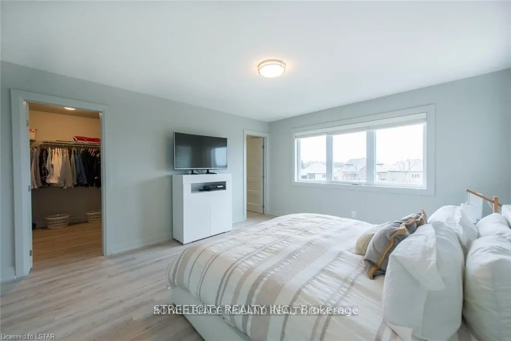 Photo 13 of Unit 100, 3025 Singleton Avenue W, London, South W — HOMEH