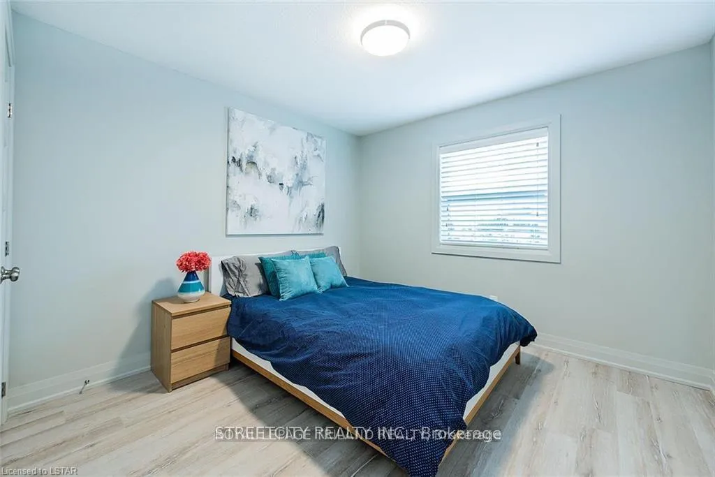 Photo 15 of Unit 100, 3025 Singleton Avenue W, London, South W — HOMEH