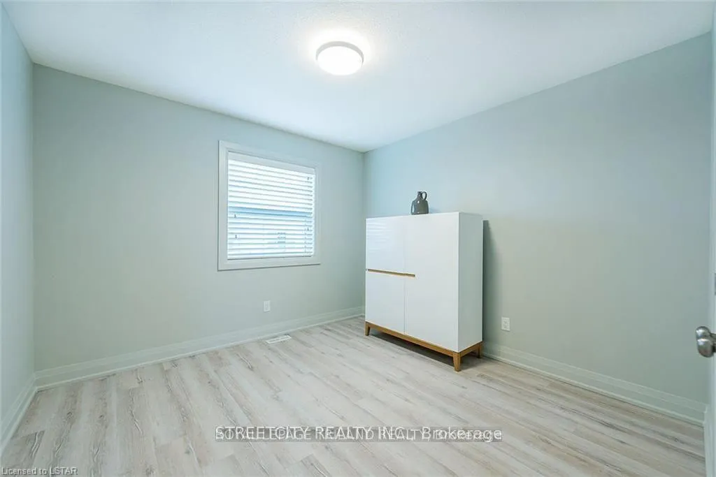 Photo 22 of Unit 100, 3025 Singleton Avenue W, London, South W — HOMEH