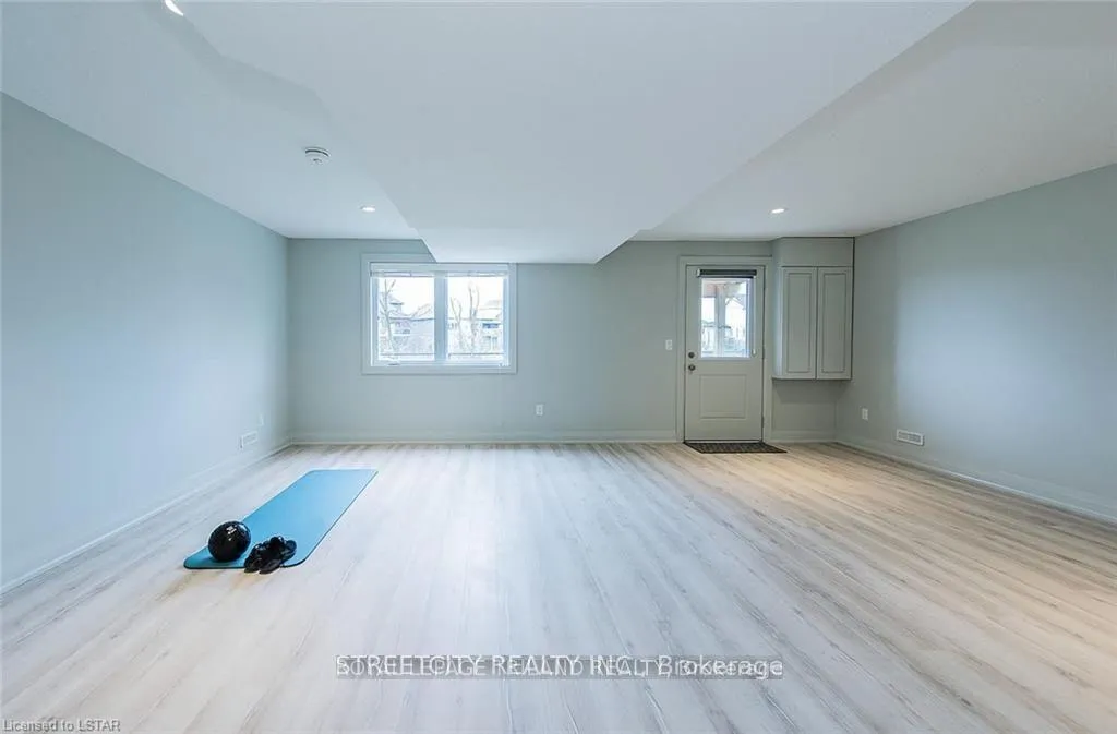 Photo 24 of Unit 100, 3025 Singleton Avenue W, London, South W — HOMEH