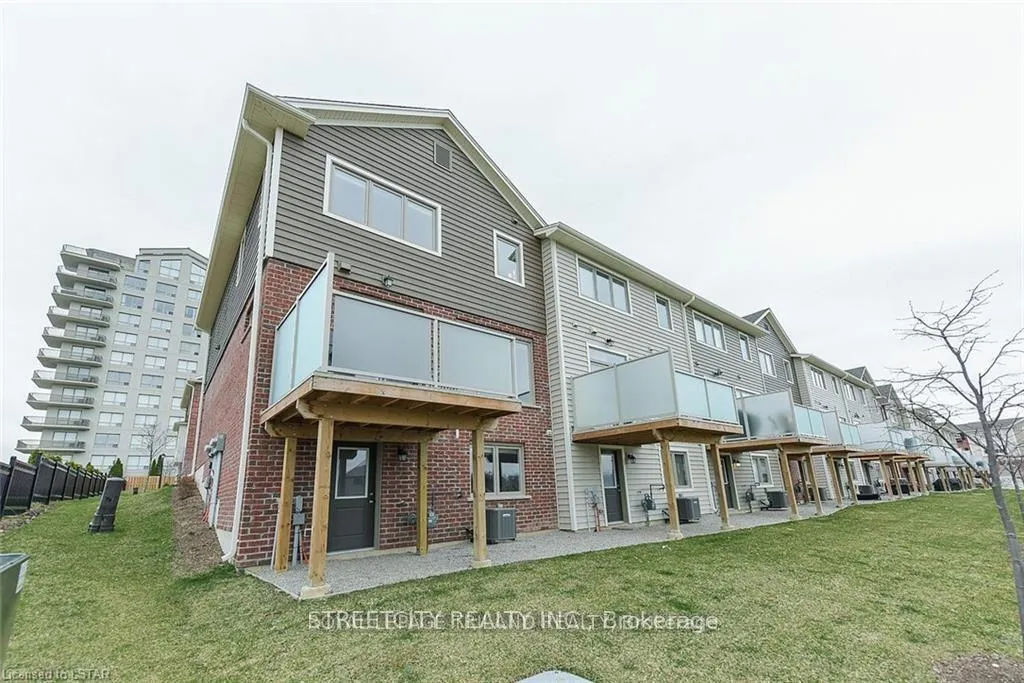 Photo 30 of Unit 100, 3025 Singleton Avenue W, London, South W — HOMEH
