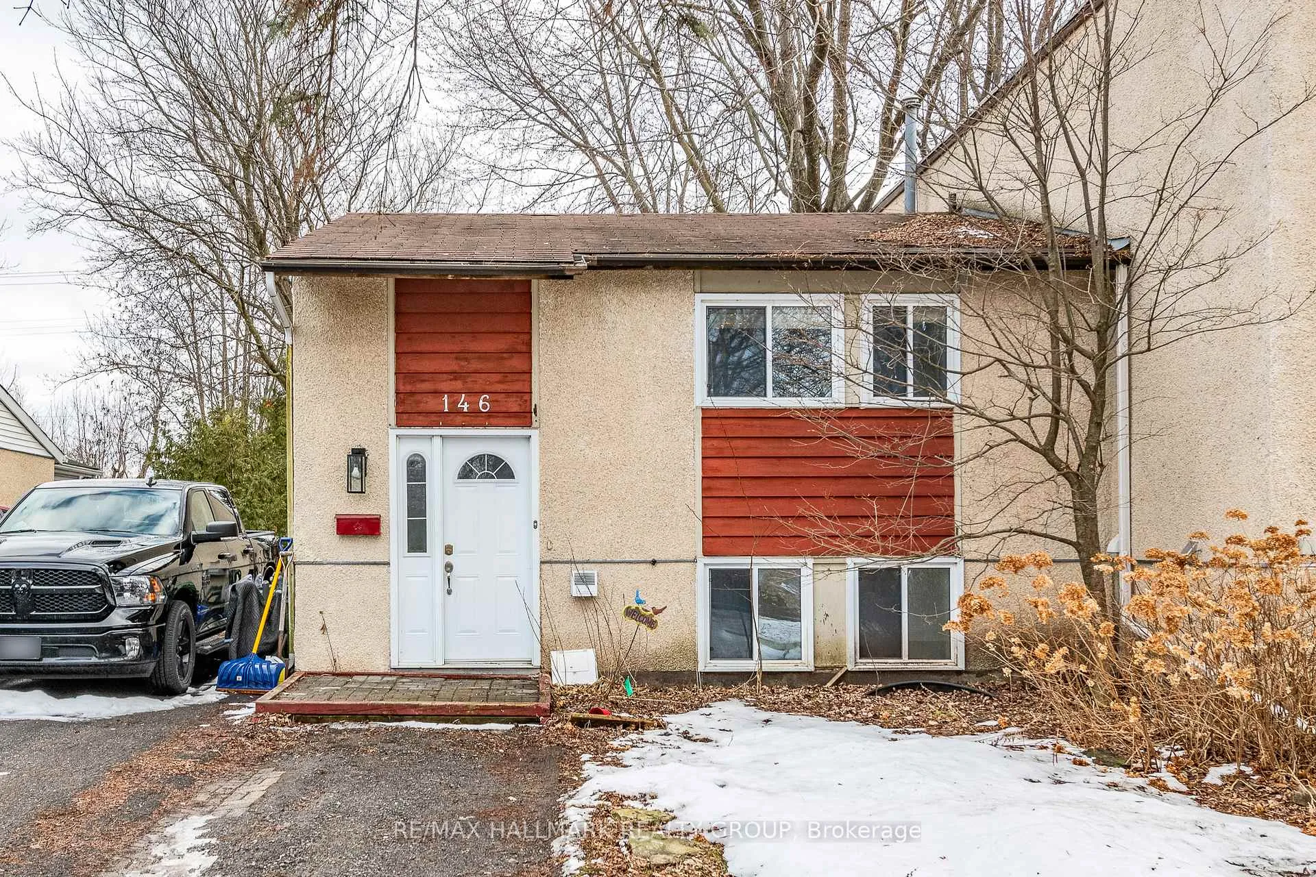 Photo 2 of Unit B, 146 Rothesay Drive, Ottawa, Kanata - Glencairn/Hazeldean — HOMEH