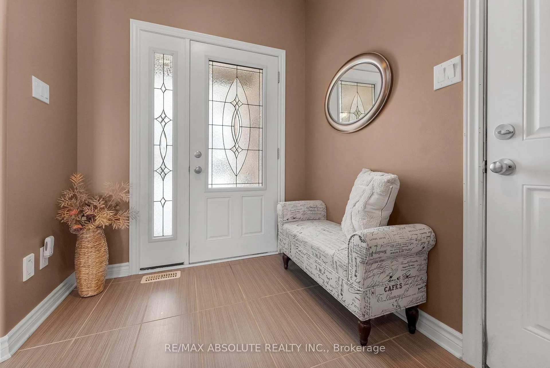Photo 2 of 215 Arthur Street, Arnprior — HOMEH