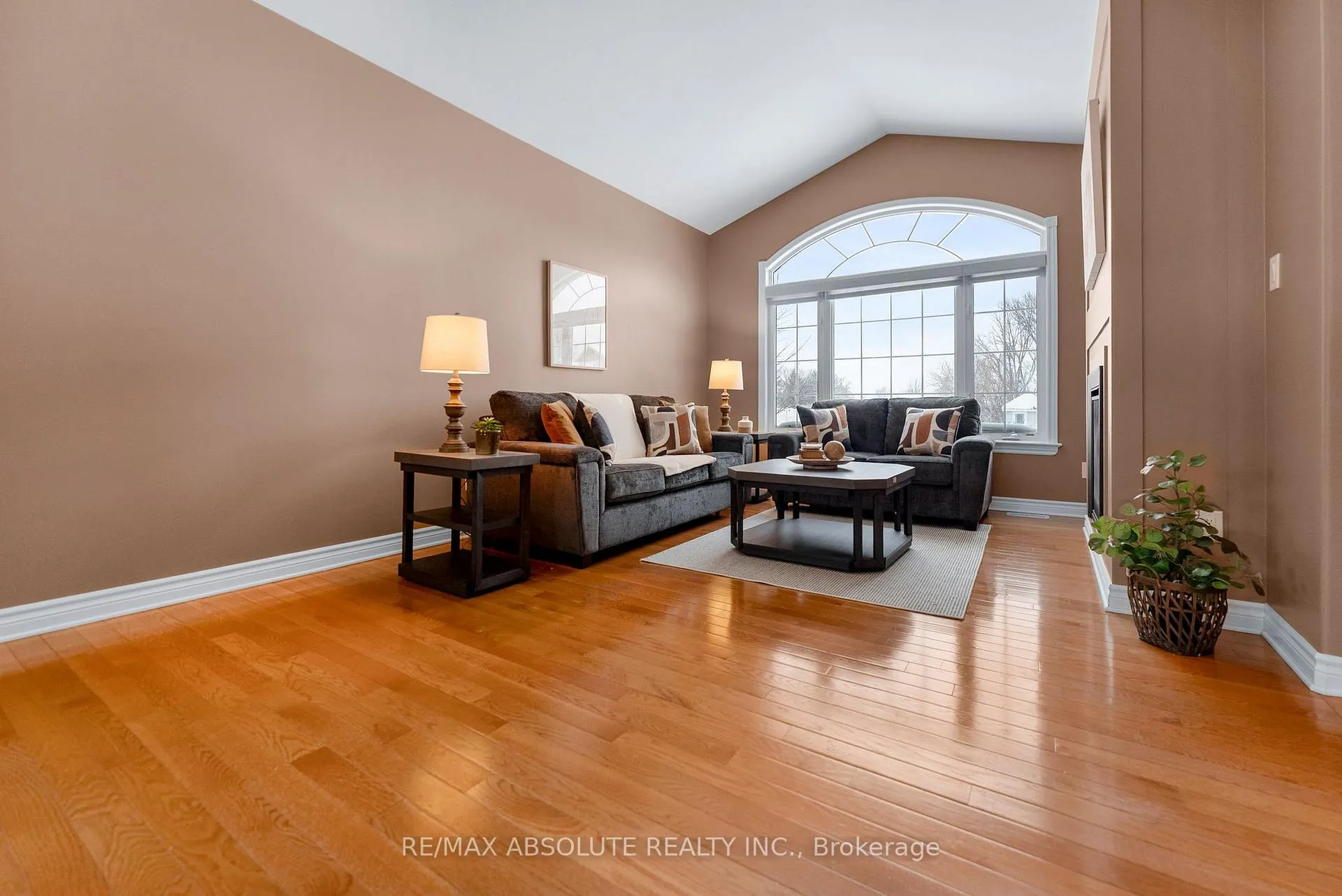 Photo 4 of 215 Arthur Street, Arnprior — HOMEH