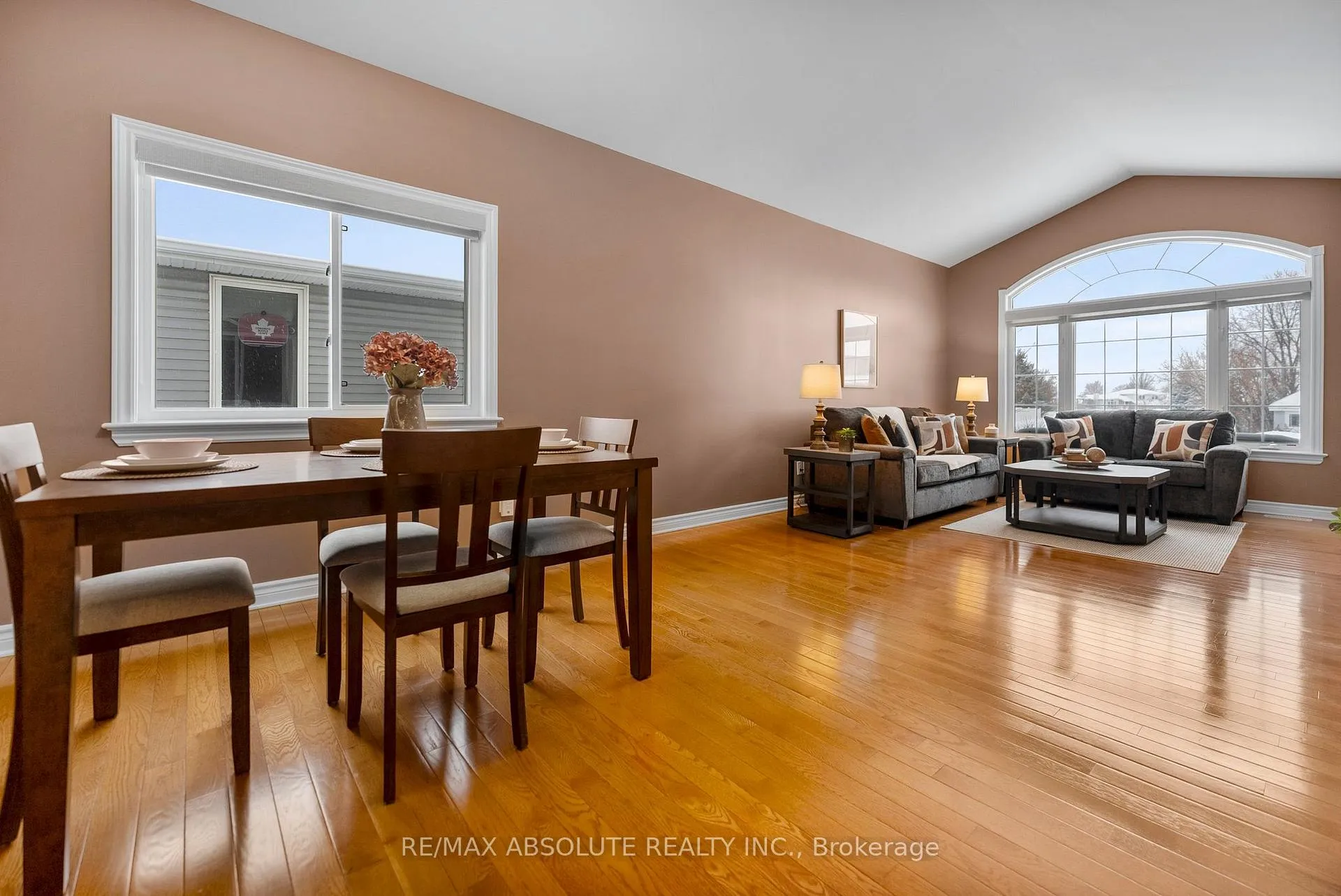 Photo 5 of 215 Arthur Street, Arnprior — HOMEH
