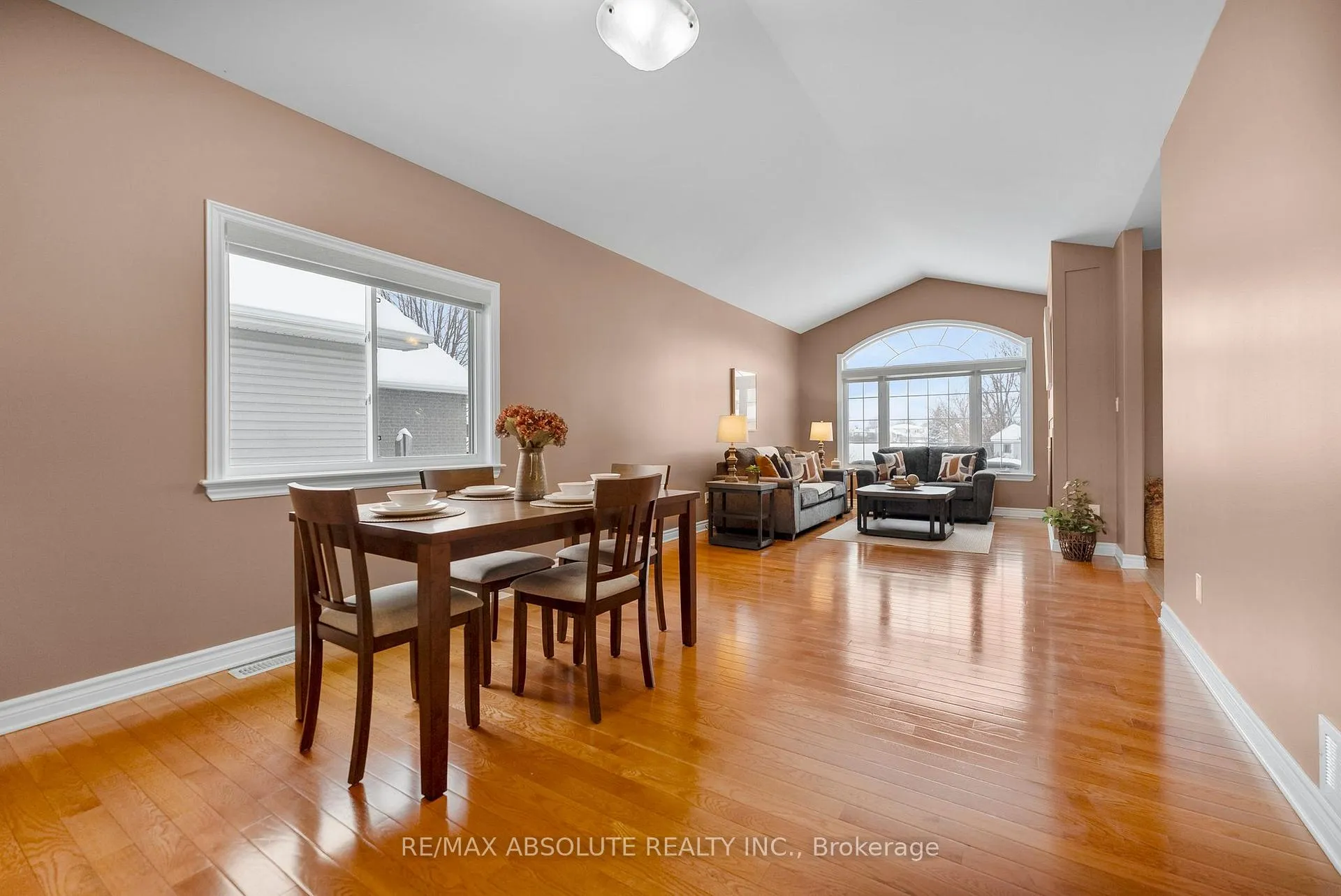 Photo 8 of 215 Arthur Street, Arnprior — HOMEH