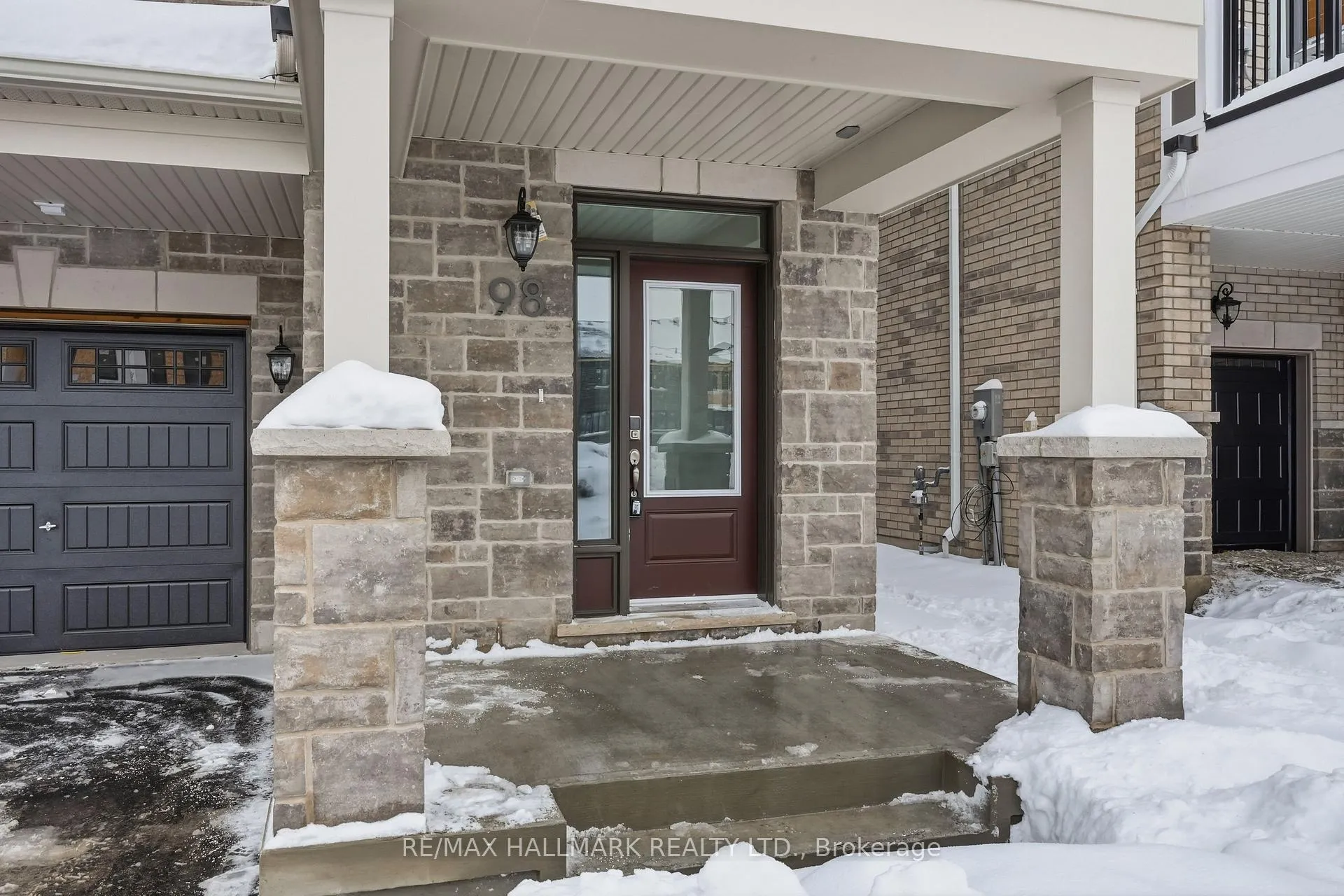 Photo 3 of 98 Yorkshire Drive E, Barrie, Rural Barrie Southeast — HOMEH