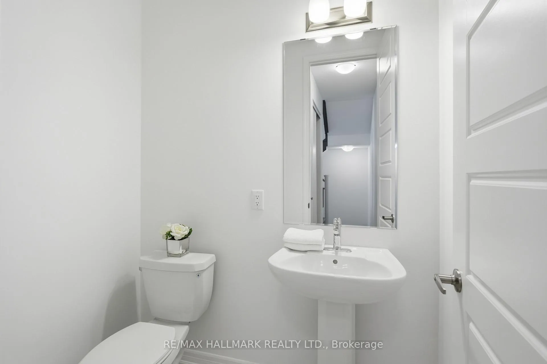 Photo 17 of 98 Yorkshire Drive E, Barrie, Rural Barrie Southeast — HOMEH