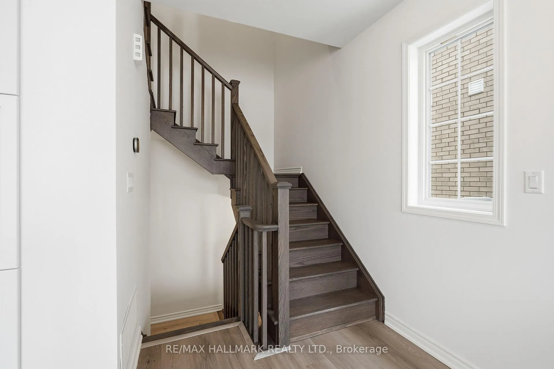 Photo 19 of 98 Yorkshire Drive E, Barrie, Rural Barrie Southeast — HOMEH