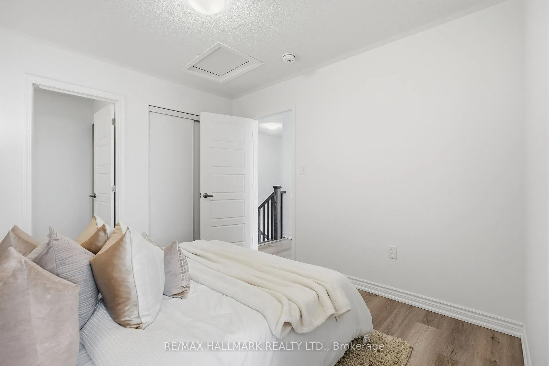 Photo 23 of 98 Yorkshire Drive E, Barrie, Rural Barrie Southeast — HOMEH