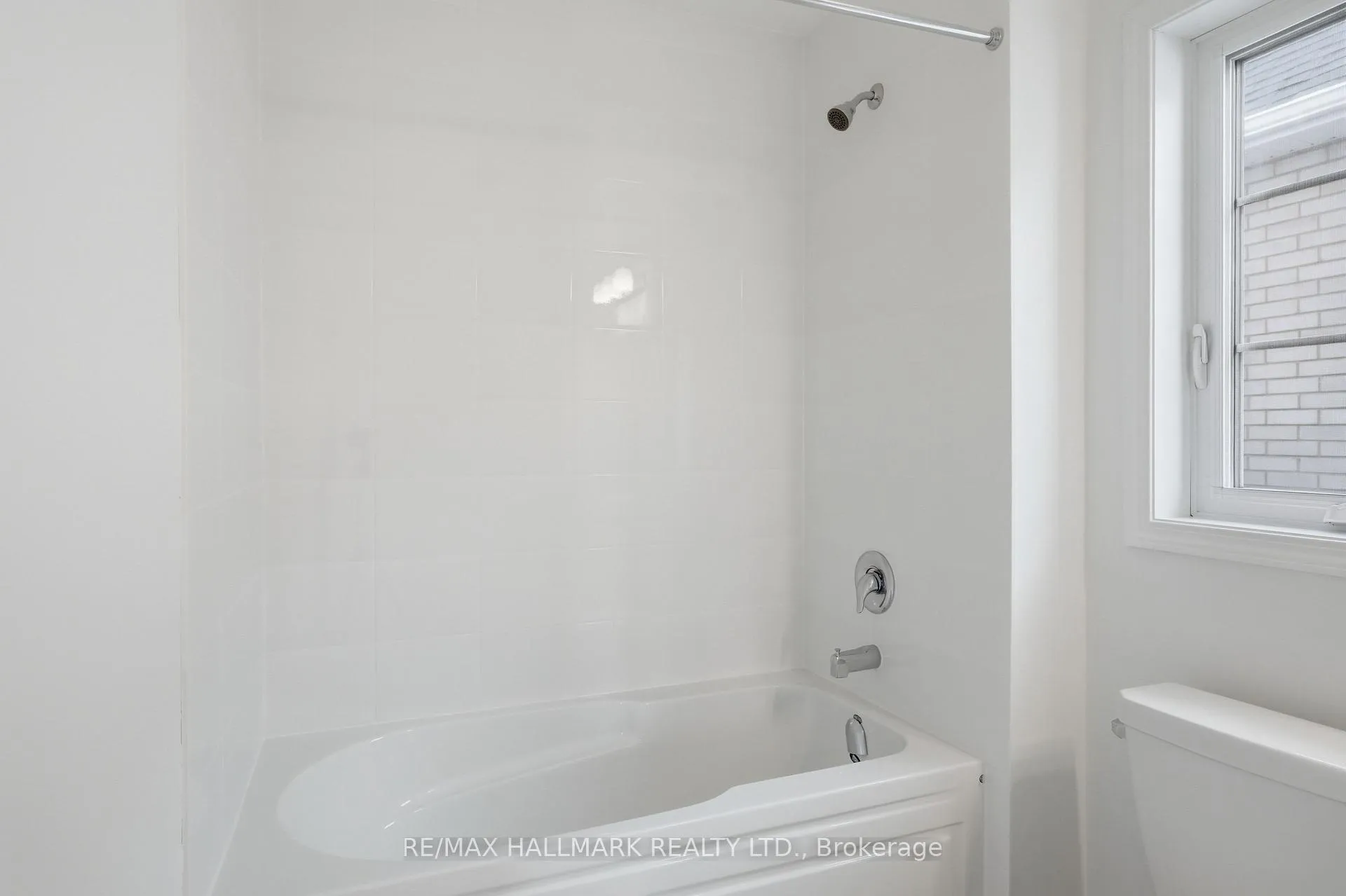 Photo 30 of 98 Yorkshire Drive E, Barrie, Rural Barrie Southeast — HOMEH