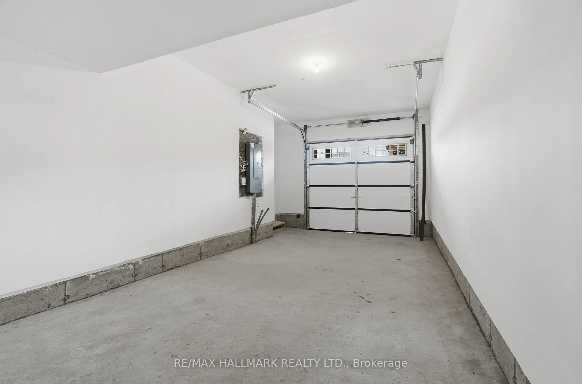 Photo 31 of 98 Yorkshire Drive E, Barrie, Rural Barrie Southeast — HOMEH