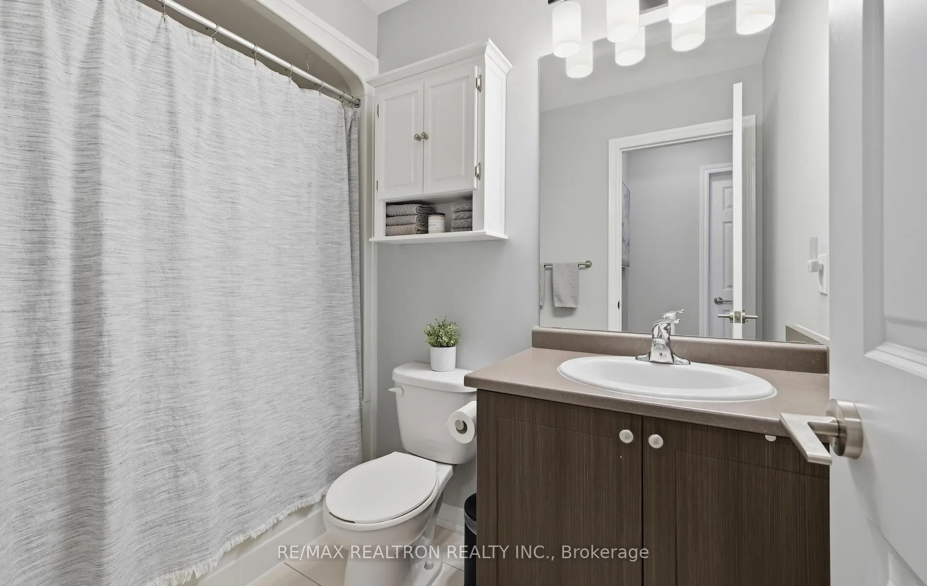 Photo 30 of Unit 413, 670 Gordon Street, Whitby, Port Whitby — HOMEH