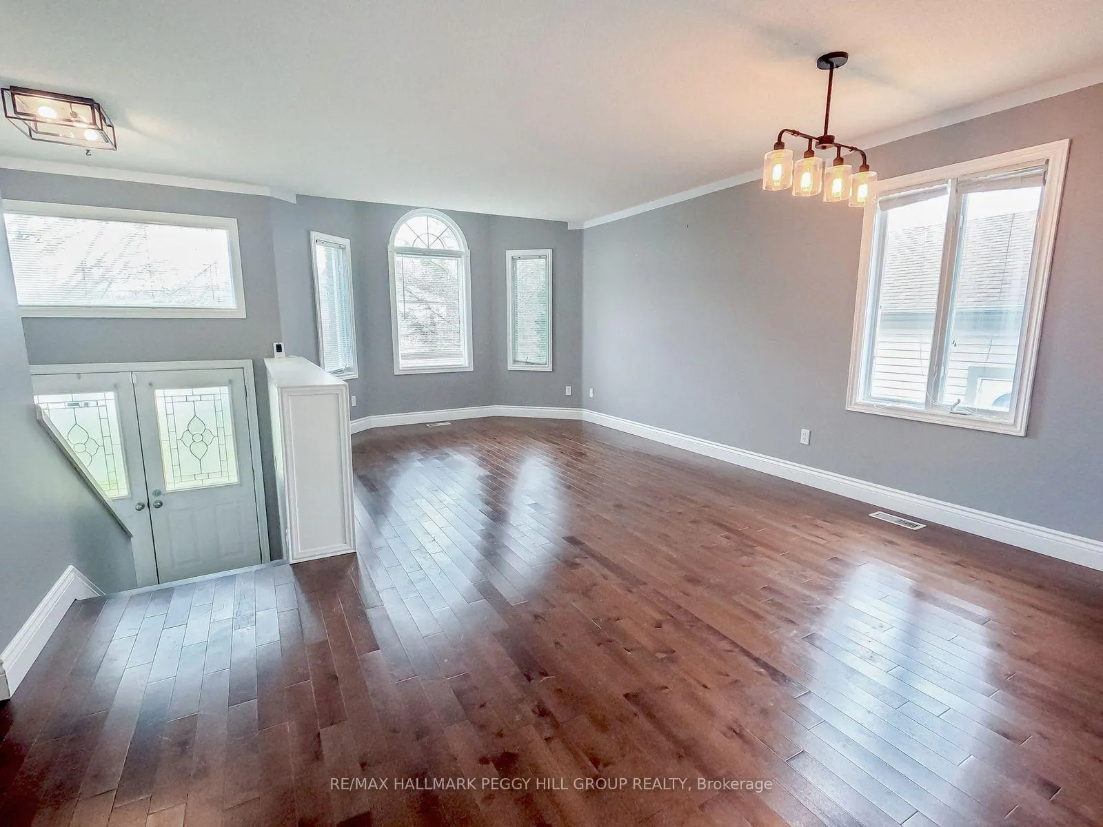 Photo 2 of 42 Royal Beech Drive, Wasaga Beach — HOMEH