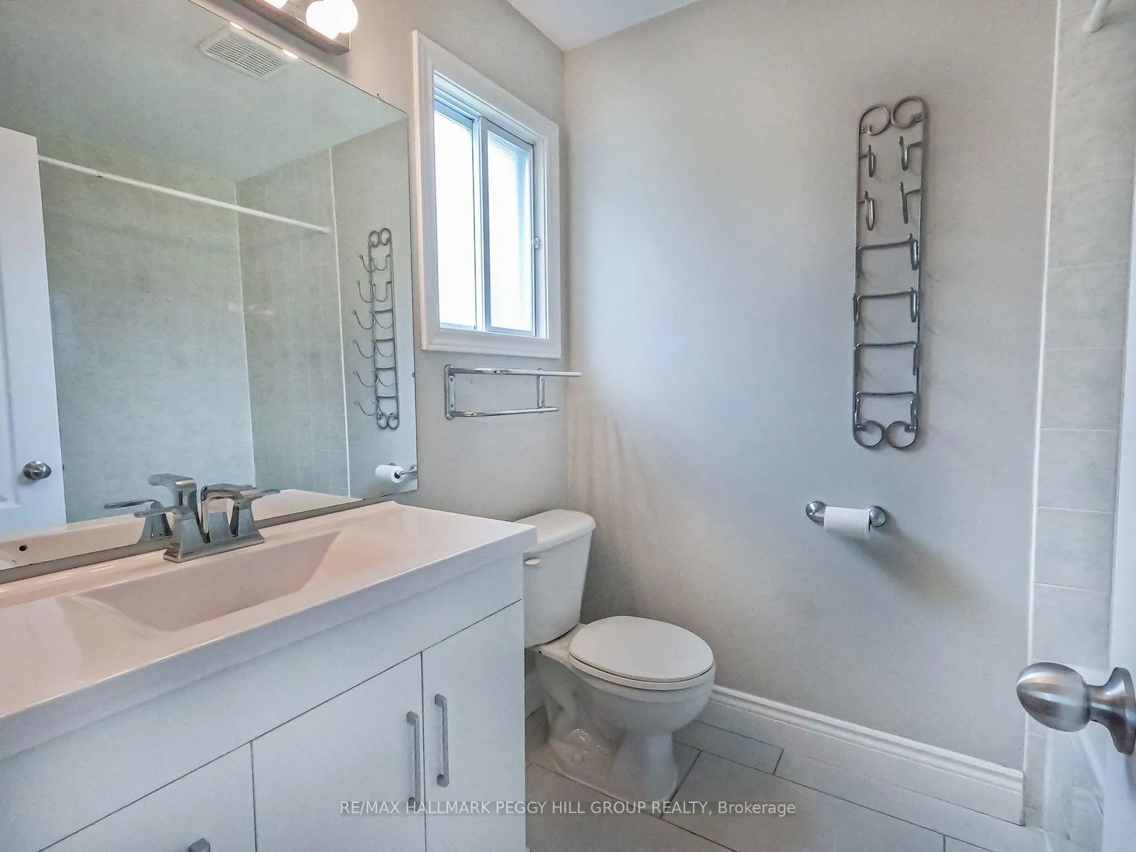 Photo 4 of 42 Royal Beech Drive, Wasaga Beach — HOMEH