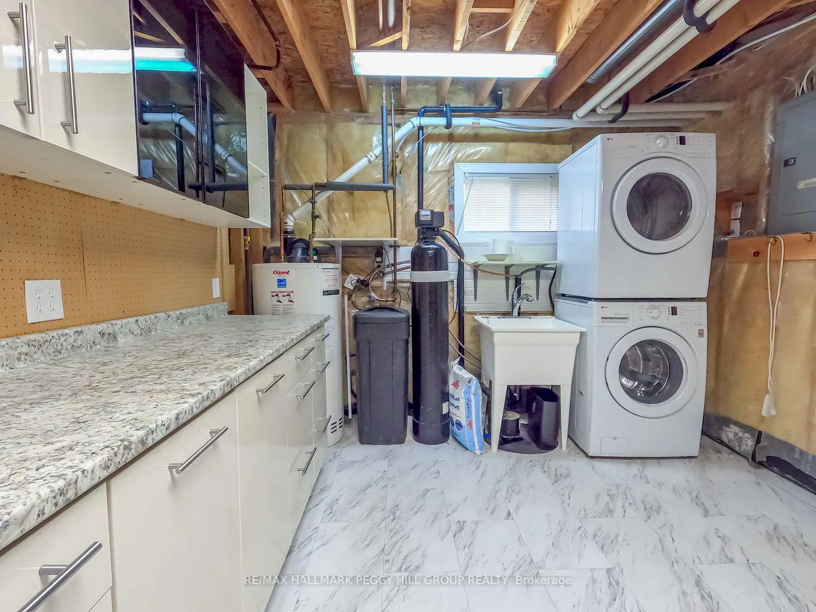 Photo 10 of 42 Royal Beech Drive, Wasaga Beach — HOMEH