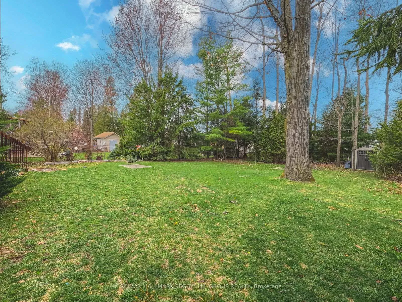 Photo 11 of 42 Royal Beech Drive, Wasaga Beach — HOMEH