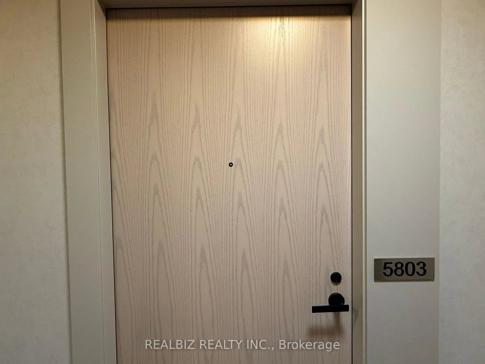 Photo 2 of Unit 5803, 8 Interchange Way, Vaughan, Vaughan Corporate Centre — HOMEH