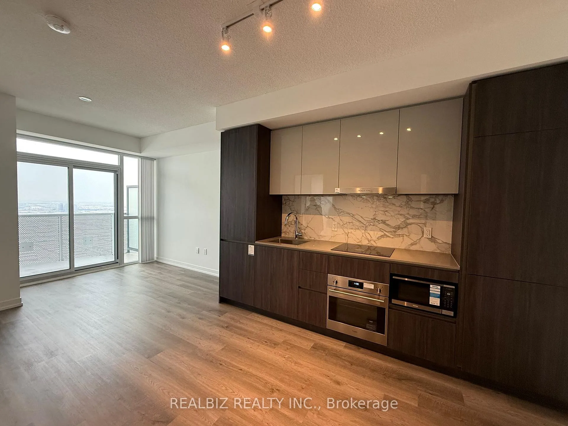 Photo 4 of Unit 5803, 8 Interchange Way, Vaughan, Vaughan Corporate Centre — HOMEH