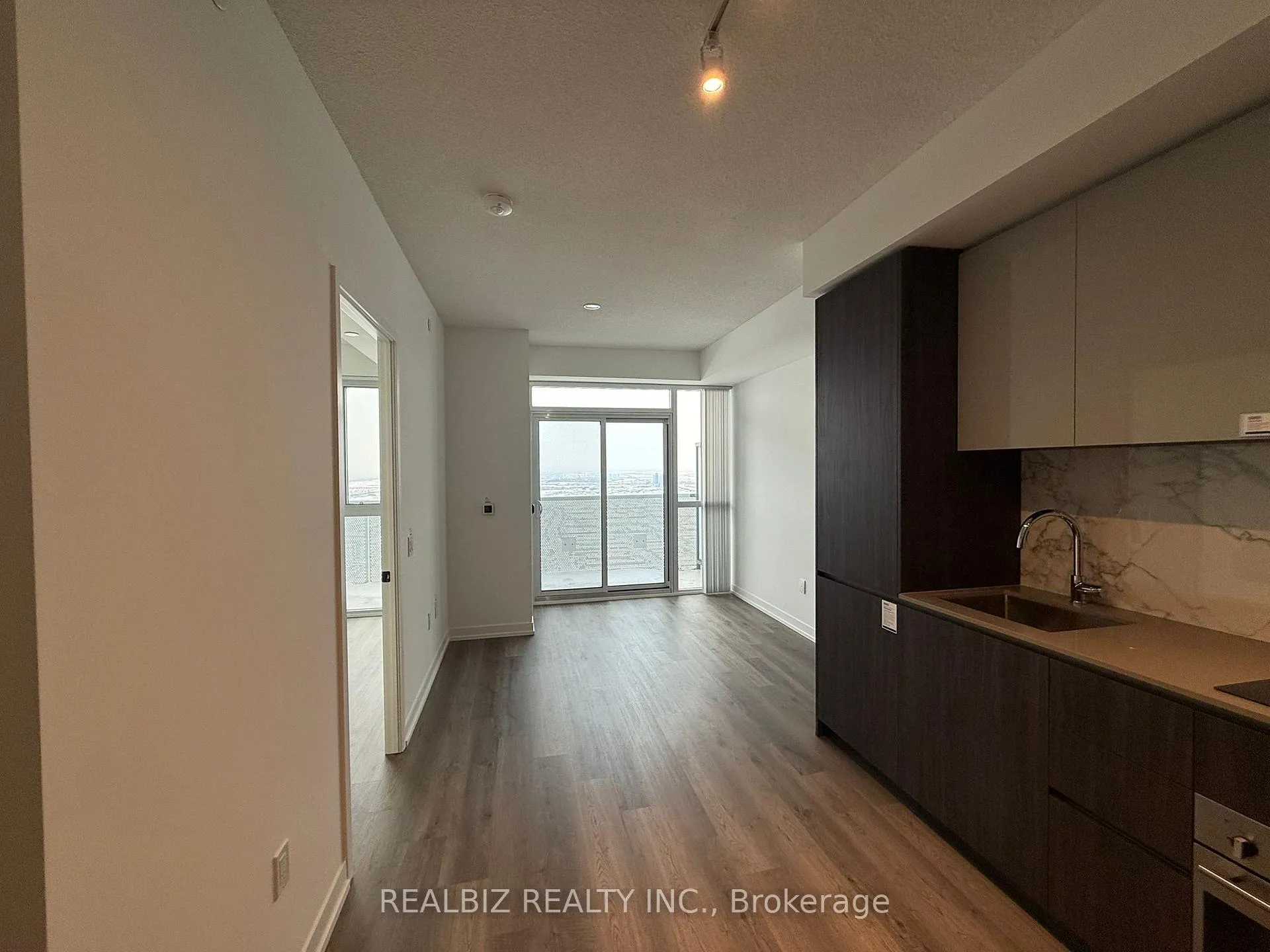Photo 6 of Unit 5803, 8 Interchange Way, Vaughan, Vaughan Corporate Centre — HOMEH