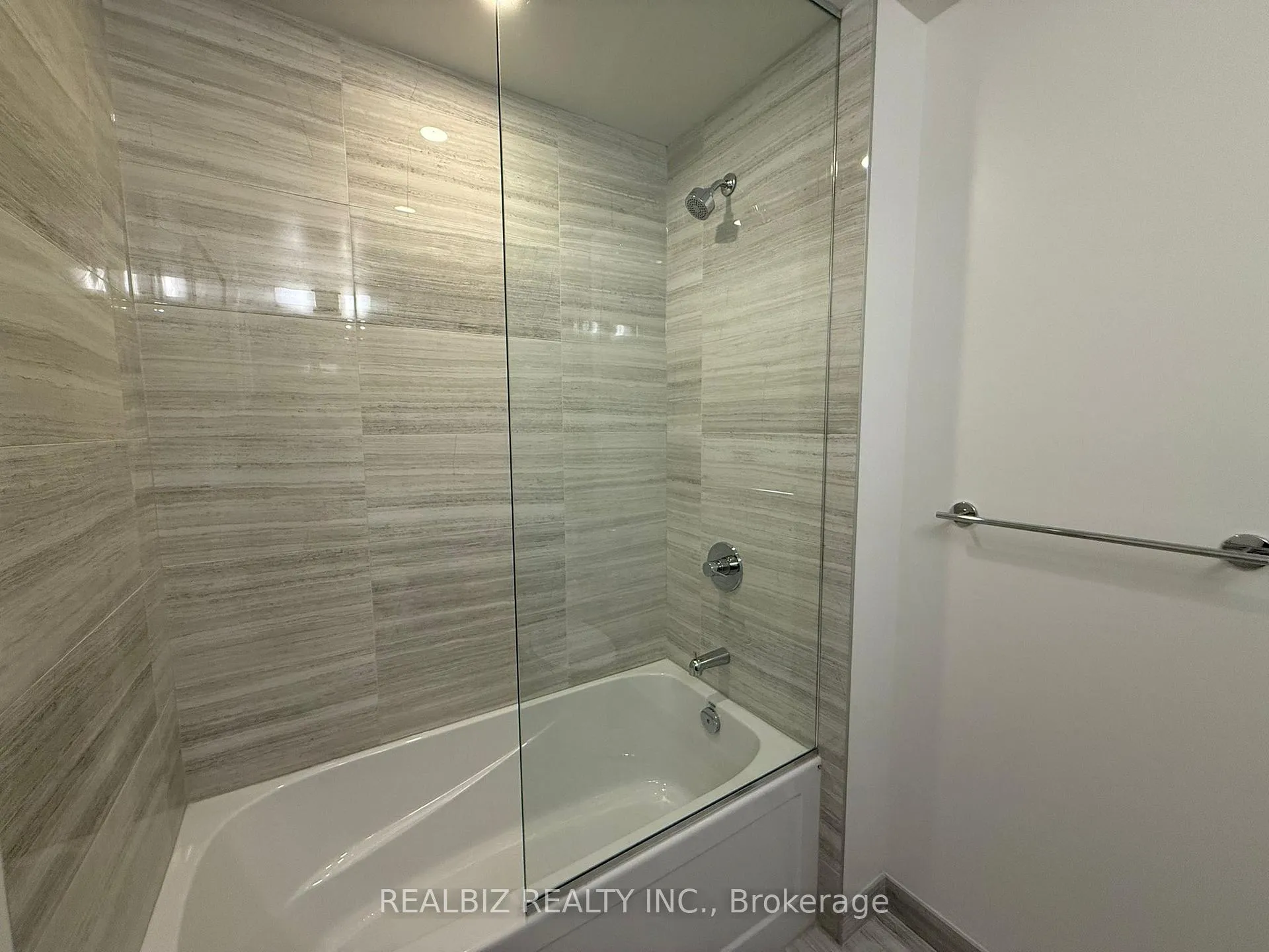 Photo 7 of Unit 5803, 8 Interchange Way, Vaughan, Vaughan Corporate Centre — HOMEH
