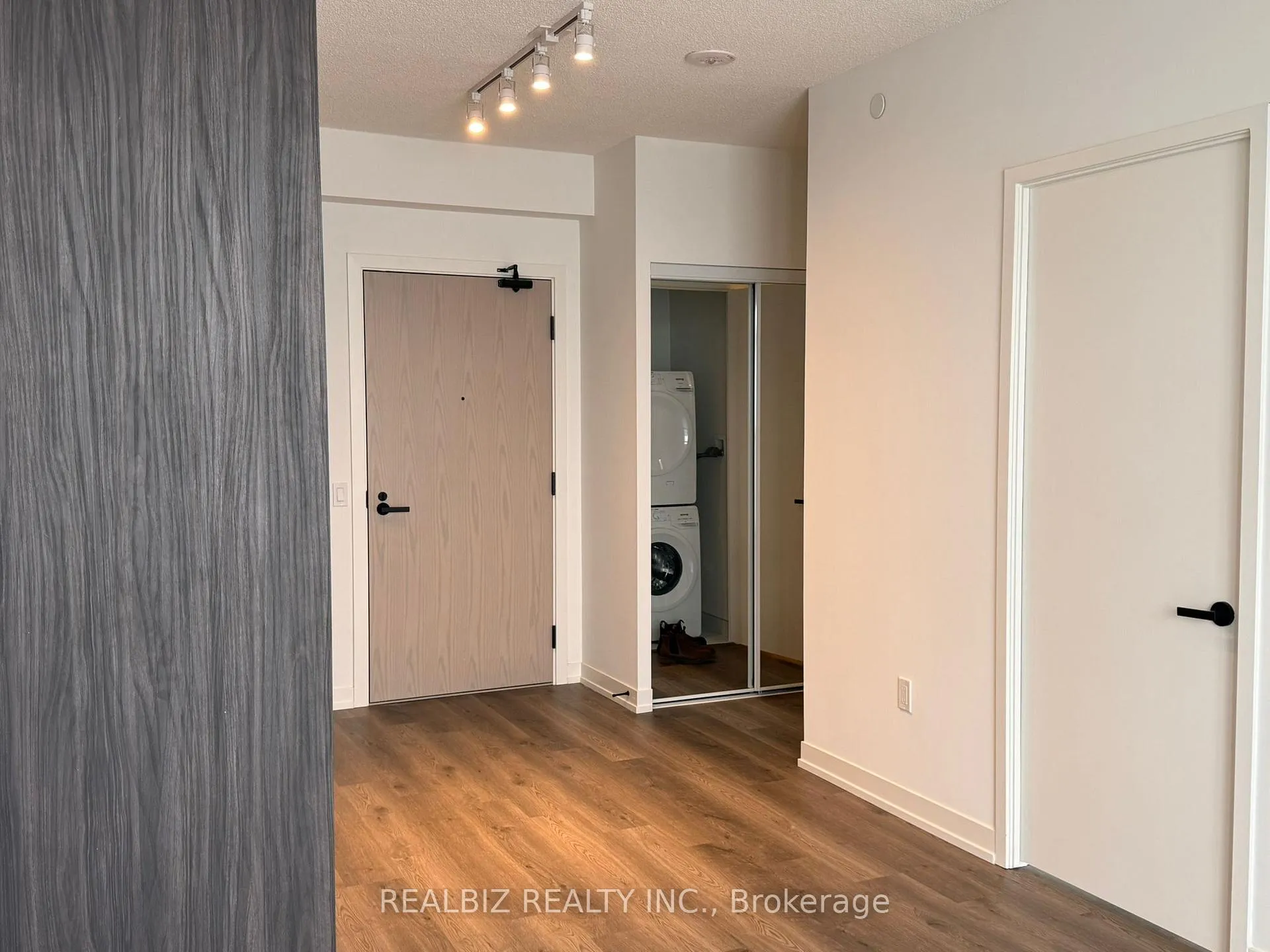 Photo 10 of Unit 5803, 8 Interchange Way, Vaughan, Vaughan Corporate Centre — HOMEH