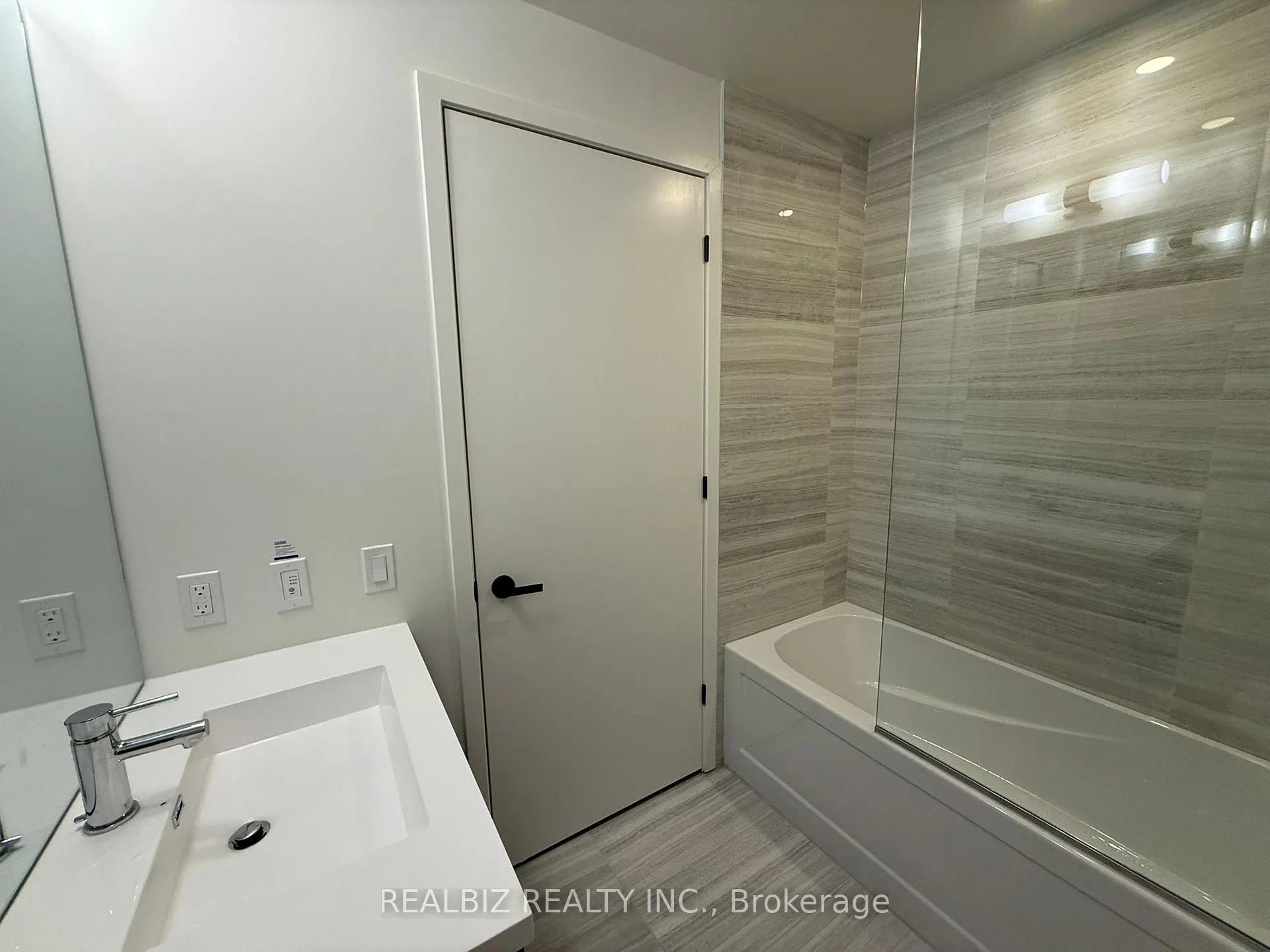 Photo 17 of Unit 5803, 8 Interchange Way, Vaughan, Vaughan Corporate Centre — HOMEH